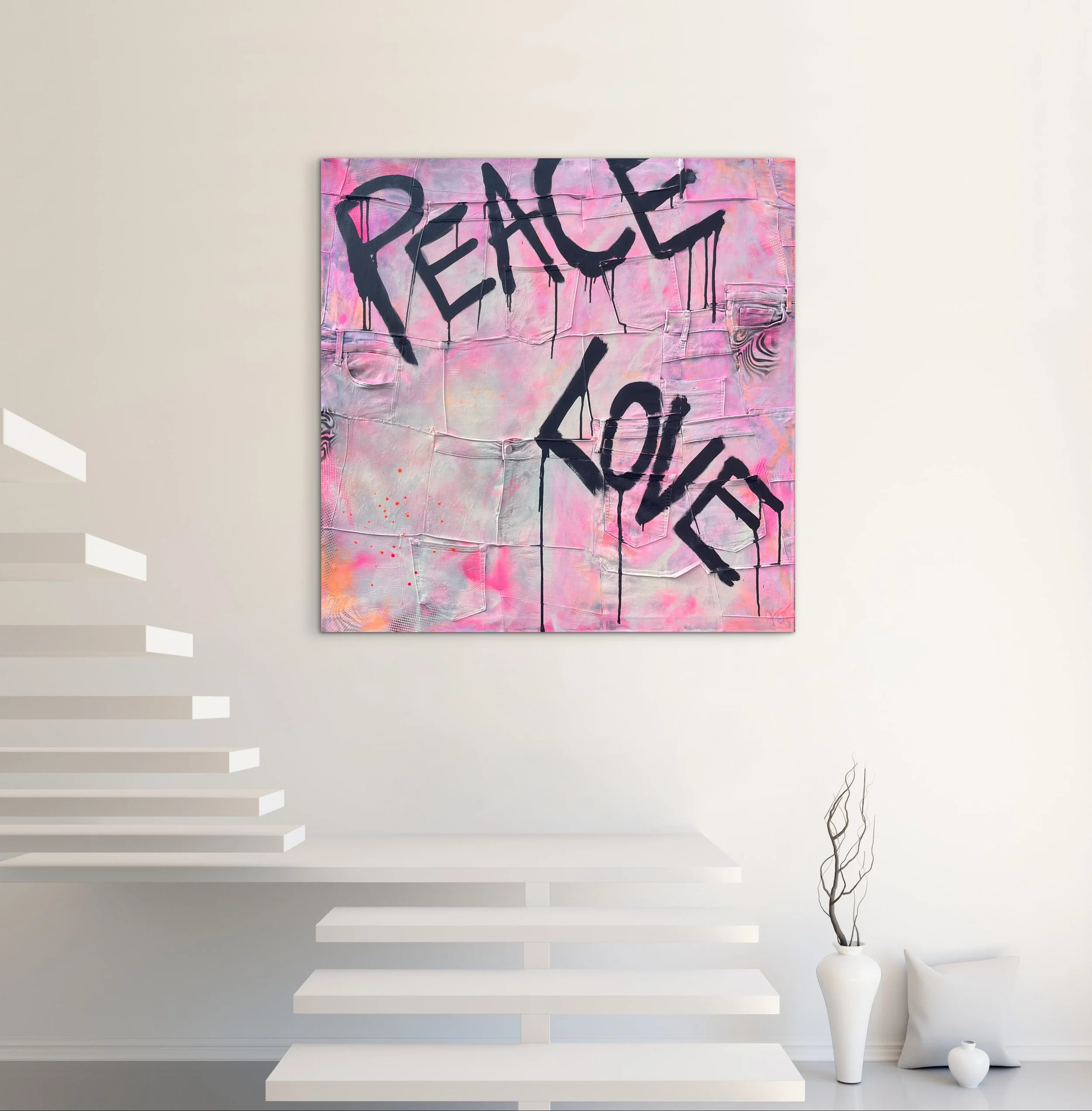 Peace and Love. Einzigartig, da es keine normale Leinwand ist sondern auf Jeans-Patchwork. Ausdrucksstarkes Bild, das Aufmerksamkeit und Energie in jeden Raum bringt