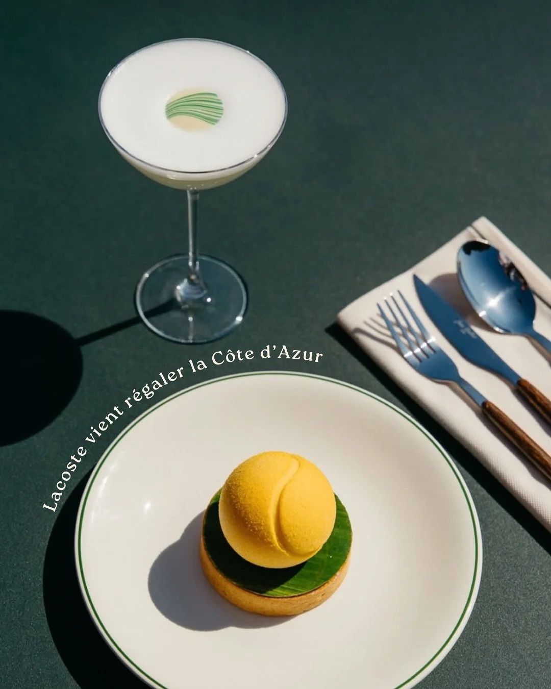 Apr&egrave;s Jacquemus, Armani et Dior, c&rsquo;est au tour de Lacoste de venir r&eacute;galer la C&ocirc;te d&rsquo;Azur. 🐊🇲🇨

En ouvrant des caf&eacute;s &eacute;ph&eacute;m&egrave;res, ces marques de luxe vont au-del&agrave; du simple produit p
