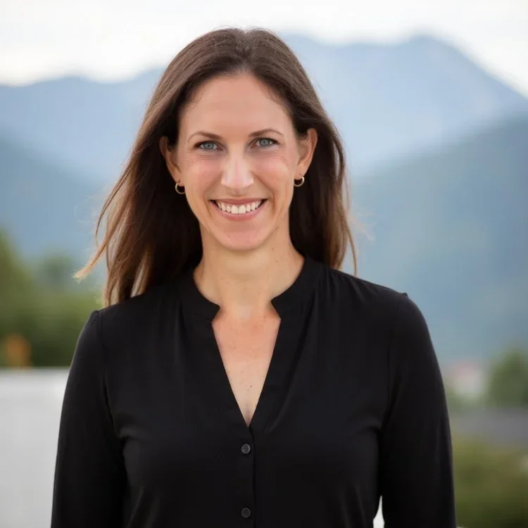 Woman with brown hair and blue eyes smiling