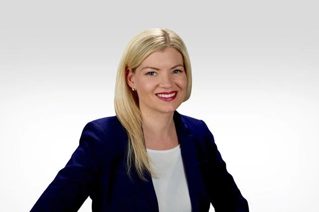 Image of Eileen McMahon, Nurse practitioner at Hannam Fertility Centre smiling and wearing a navy jacket and white top