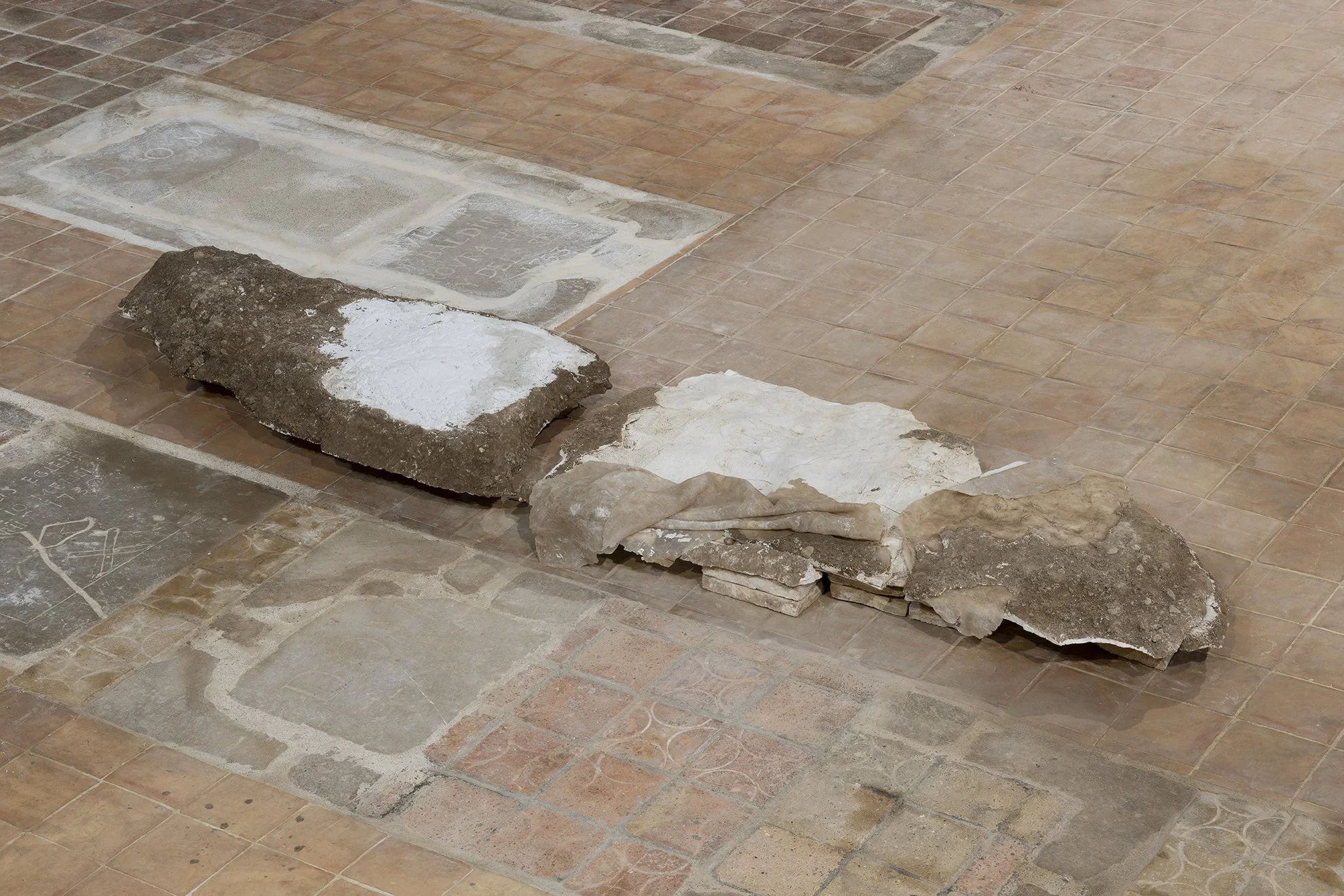 Monia Ben Hamouda. Ghost (Espinavessa), 2026. Plaster, oak, and soil. 184 x 94 x 27 cm. (Left). Ghost (Lladó), 2026. Plaster, oak, silicone, and soil. 100 x 197 x 24 cm. (Right). Image by Roberto Ruiz. Courtesy of the artist and Spiritvessel.