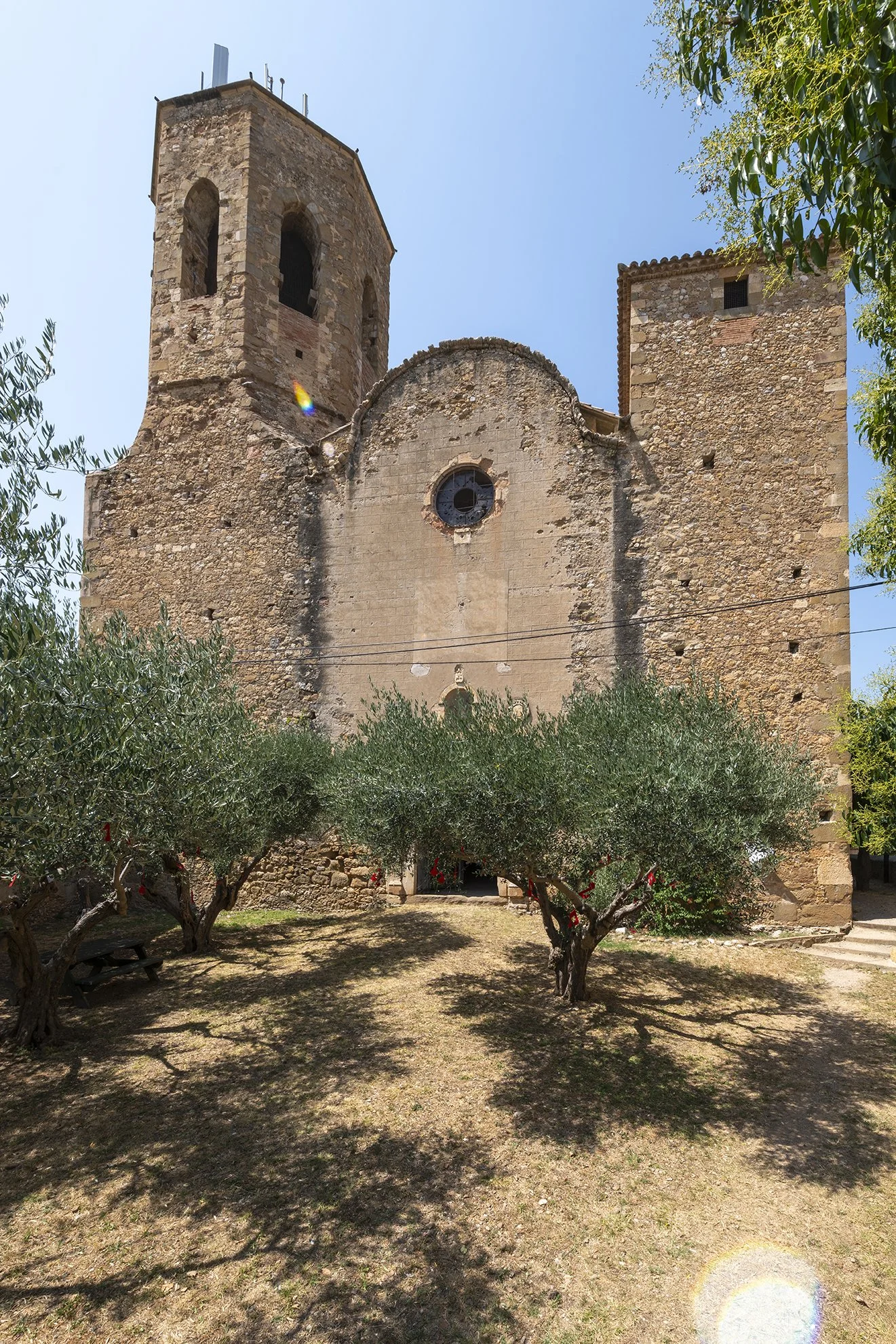 The church of Sant Feliu de Lladó. Image by Roberto Ruiz. Courtesy of Spiritvessel.