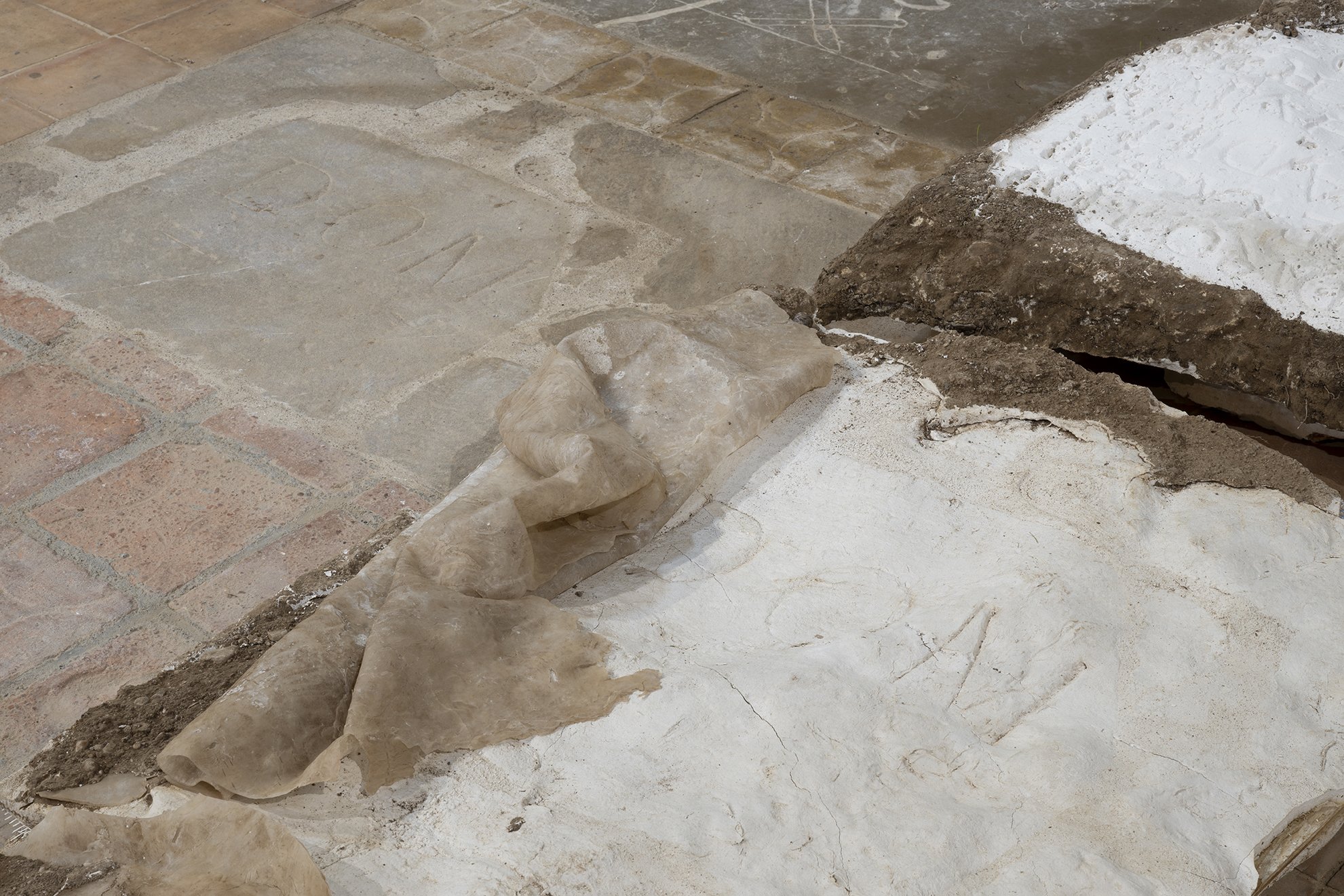 Detail. Monia Ben Hamouda. Ghost (Lladó), 2026. Plaster, oak, silicone, and soil. 100 x 197 x 24 cm. Image by Roberto Ruiz. Courtesy of the artist and Spiritvessel.
