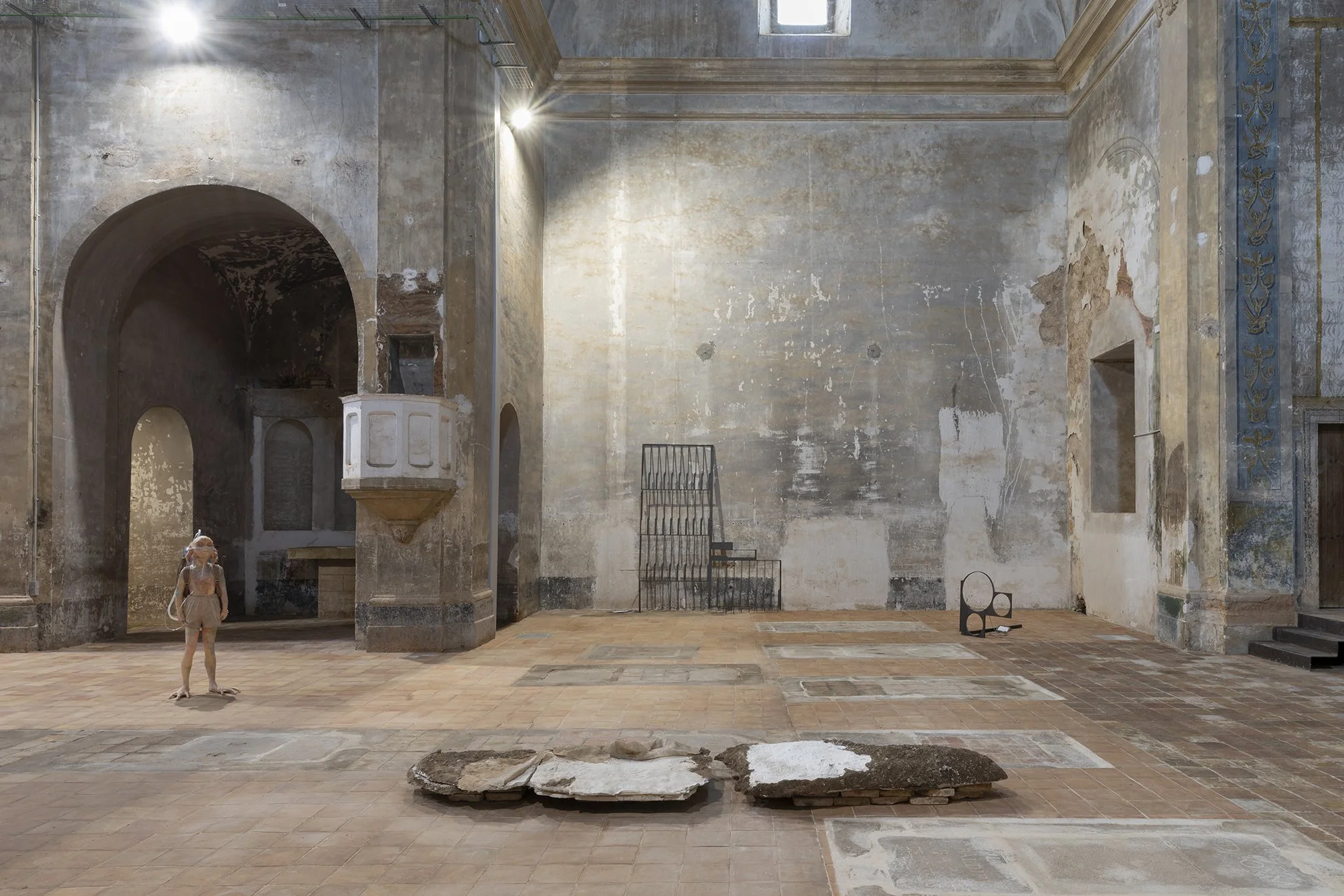 Installation view. Kin Too. Spiritvessel @ Sant Feliu de Lladó. Image by Roberto Ruiz. Courtesy of the artists and Spiritvessel.