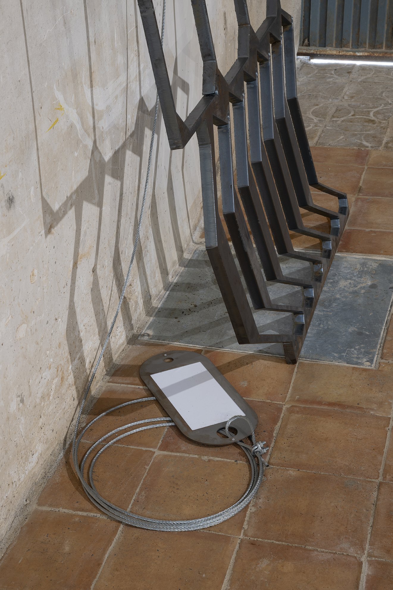 Detail. Jordi Mitjà. Negatiu reconsiderat #3, 2026. Steel, iron and paper. 150 x 214 x 10 cm. (Left).
Image by Roberto Ruiz. Courtesy of the artist and Spiritvessel.