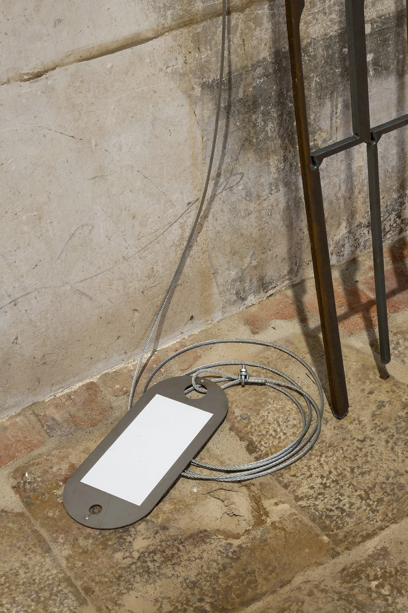 Detail. Jordi Mitjà. Negatiu reconsiderat #2, 2026. Steel, iron and paper. 250 x 293 x 10 cm. 
Image by Roberto Ruiz. Courtesy of the artist and Spiritvessel.