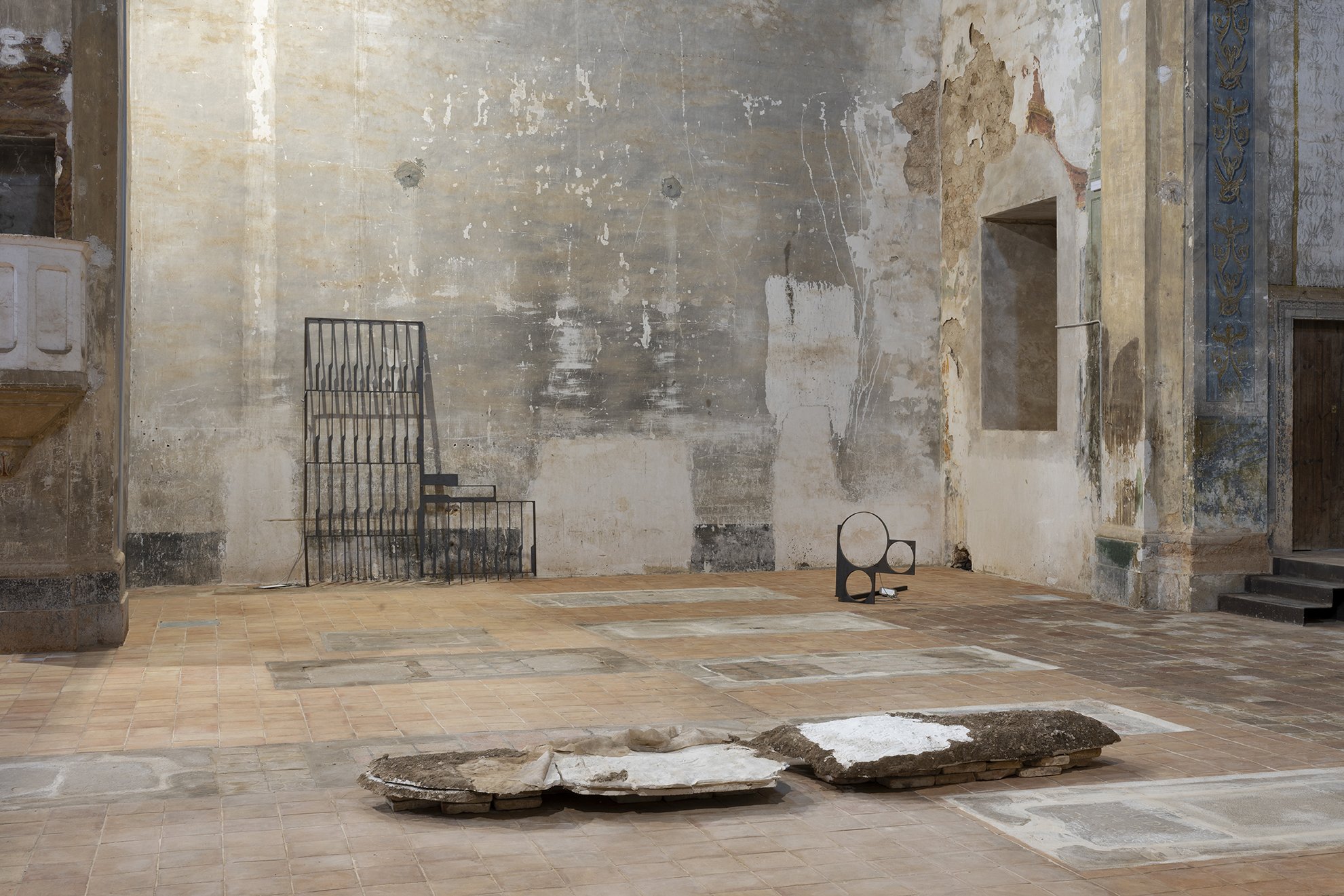 Installation view. Kin Too. Spiritvessel @ Sant Feliu de Lladó. Image by Roberto Ruiz. Courtesy of the artists and Spiritvessel.