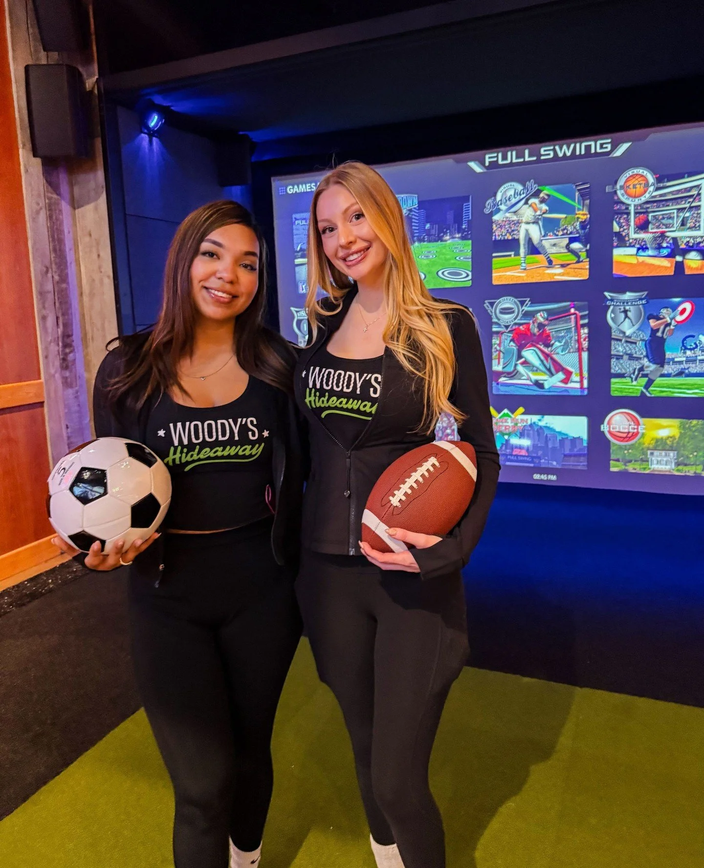 Weekends at Woody&rsquo;s hit different. 🍻⛳️ From driving greens to throwing spirals, the bays are open and ready for your crew!⁠
⁠
Hit the link in our bio to reserve your bay.⁠
*Available at our Kirkwood and Conroe locations.