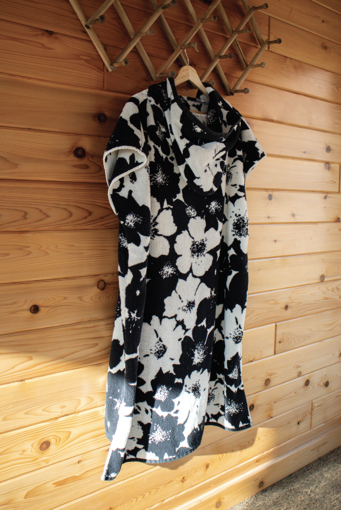 rubyray_blackwhite_floral_poncho.png