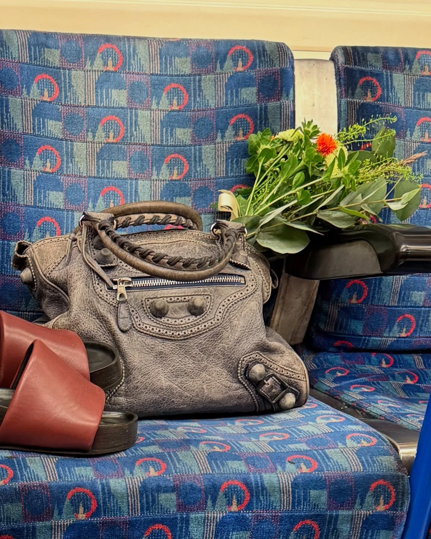 🇬🇧 Botanical archives collected from Camden Town to Chelsea

❊ London, United Kingdom. April - August. 2025

&hellip;

#magritti #magrittidesign 

#designstudio #creativestudio #plants #flowers #botanical #archive #artmagazines #botanicalarchives #