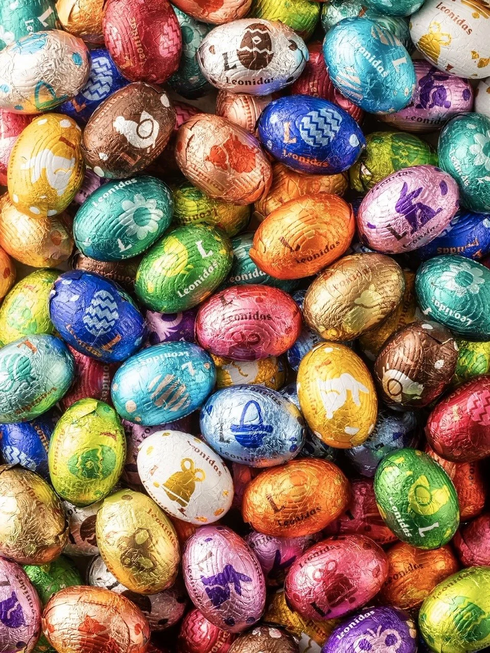 Onze kleine eitjes, dé klassiekers van Pasen, zijn verkrijgbaar in 22 unieke smaken, van praliné tot intense pure chocolade.

Nieuw: het kleine Amandel-eitje, een melkchocolade omhulsel met een vulling van amandelcrème en gekaramelliseerde hazelnoten