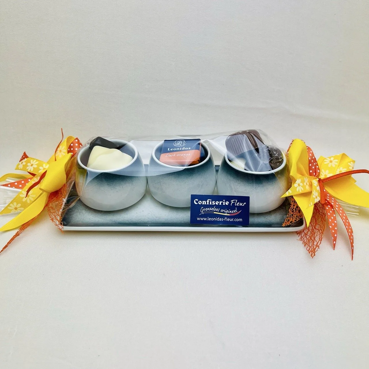 27,10-geschenk-schaal-kopjes-leonidas.jpeg
