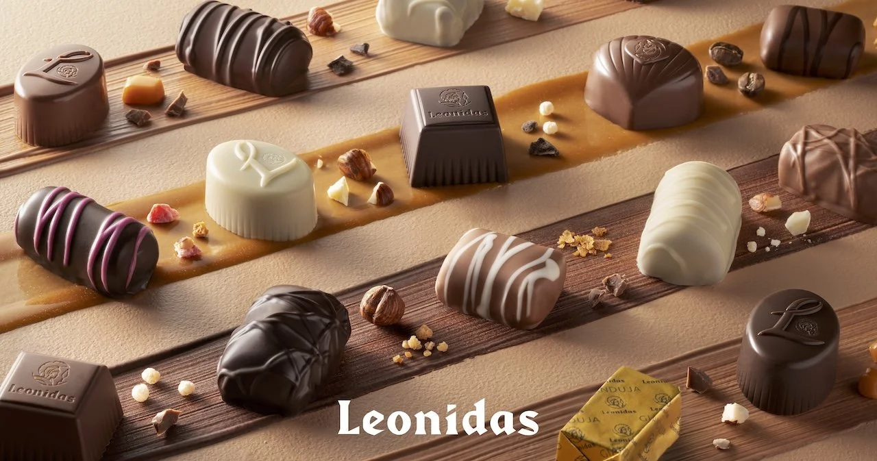 Praliné is een echte klassieker in de wereld van patisserie en chocolaterie. Het wordt gemaakt van gekaramelliseerde noten – meestal hazelnoten of amandelen – die heel fijn worden gemalen tot een smeuïge pasta met een subtiel geroosterde smaak. In te