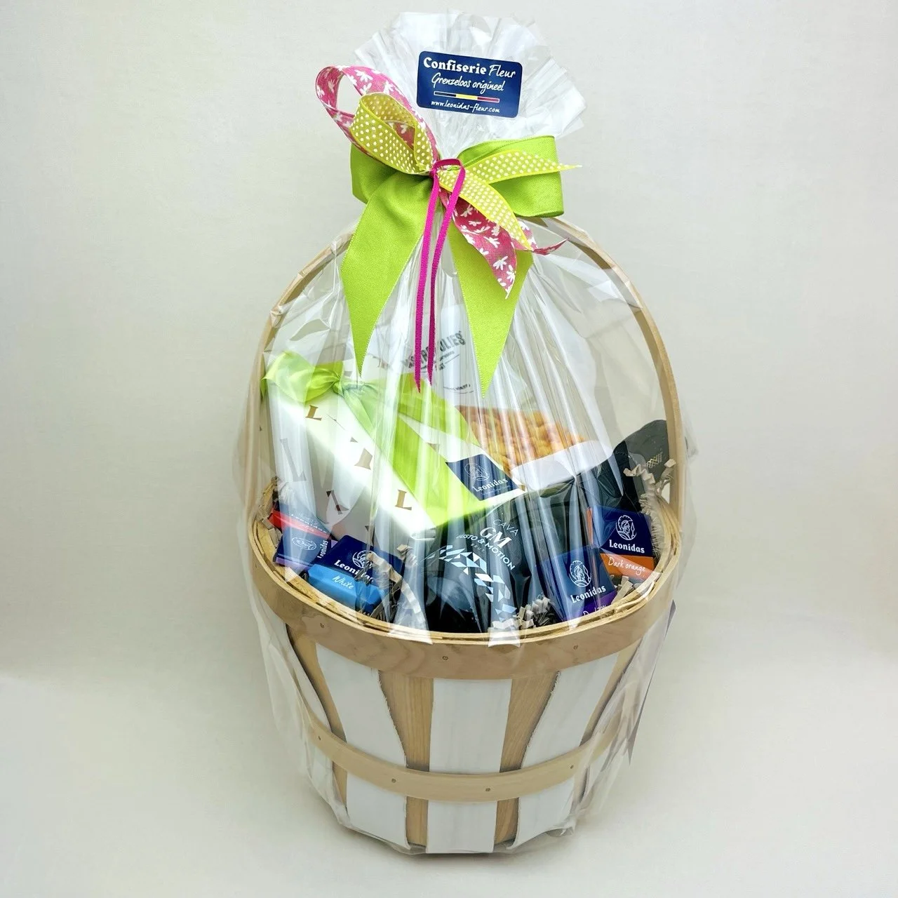 Houten mandje met draagoor