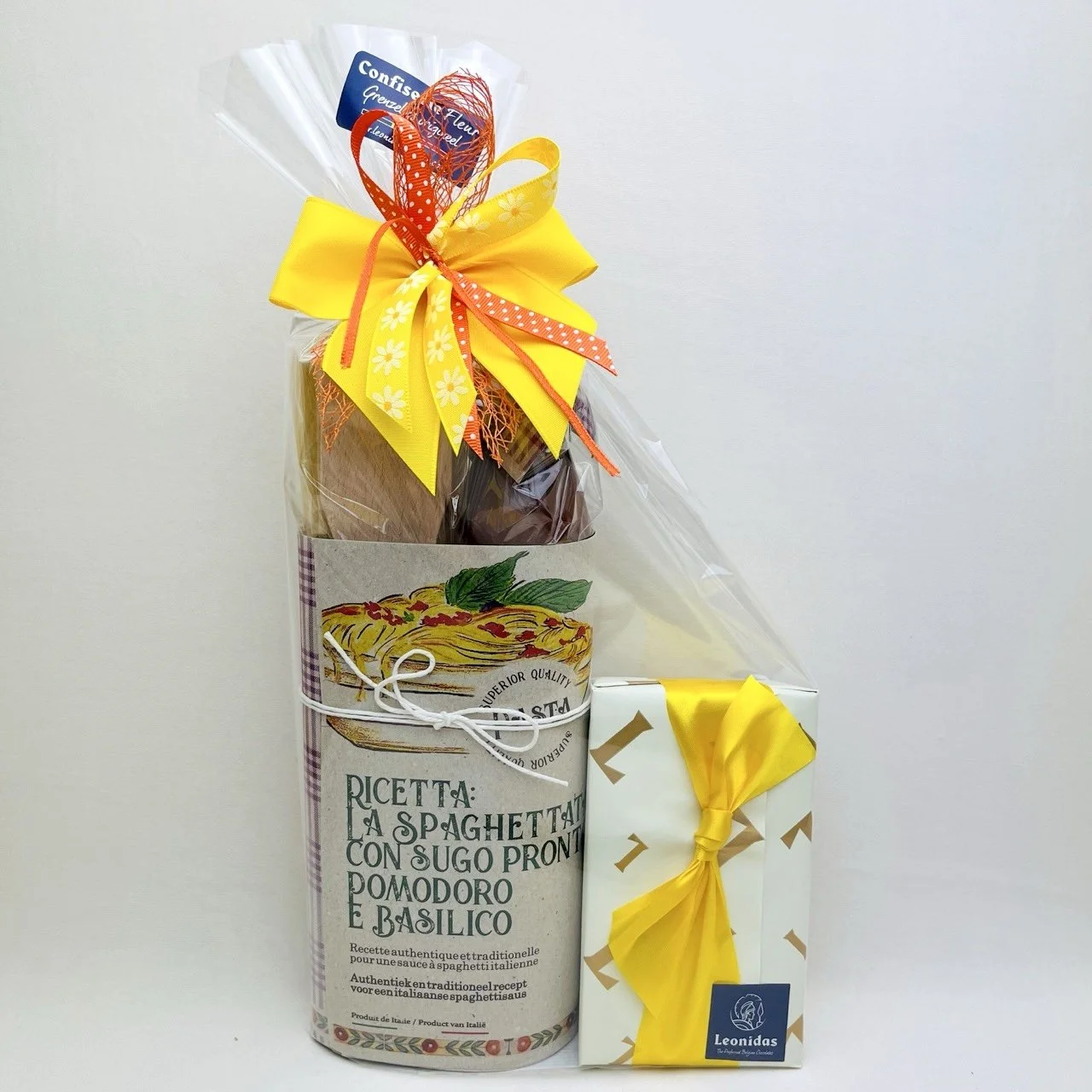 28,05-geschenk-pralines.jpeg