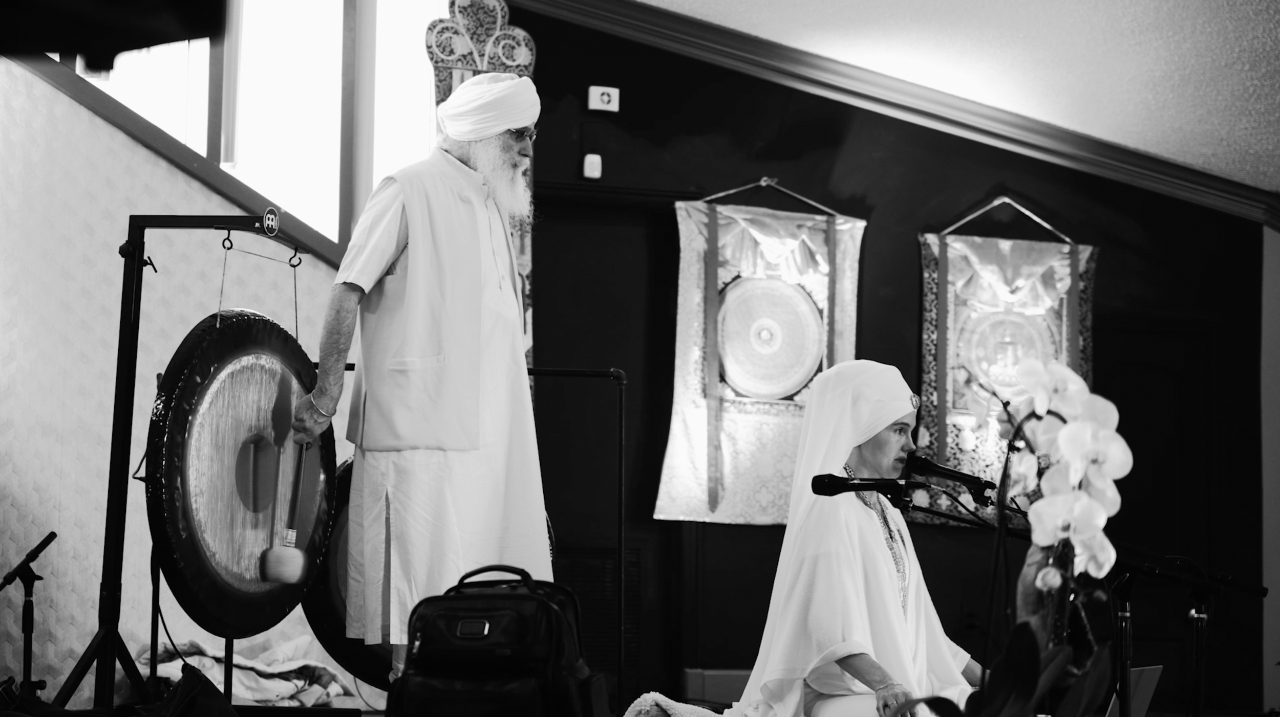 Harijiwan & Mandev Teaching - Destination Meditation Joshua Tree.png