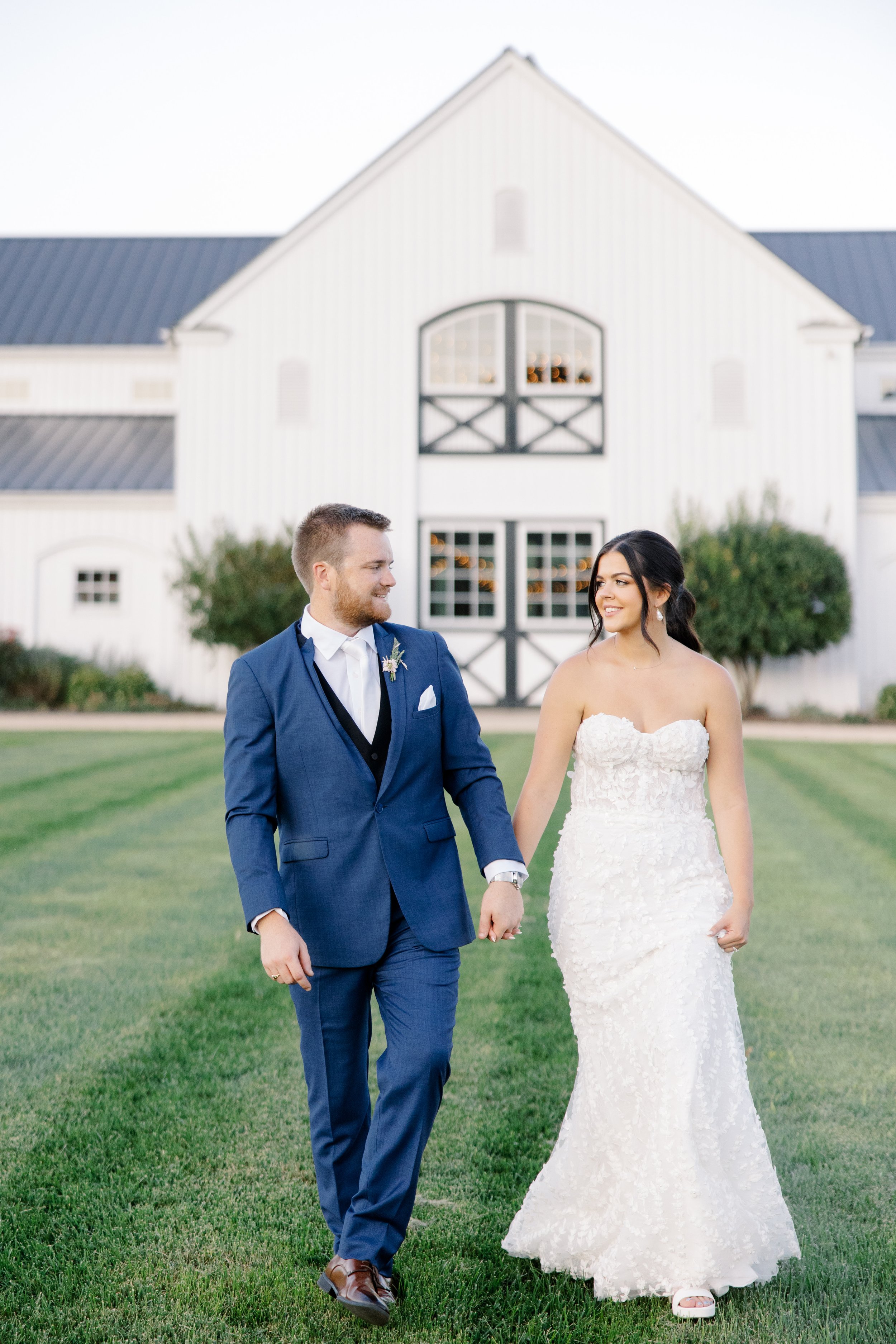 Sidney Leigh Photography Fall, Classic, Couple Portraits, First Look, Blue, White