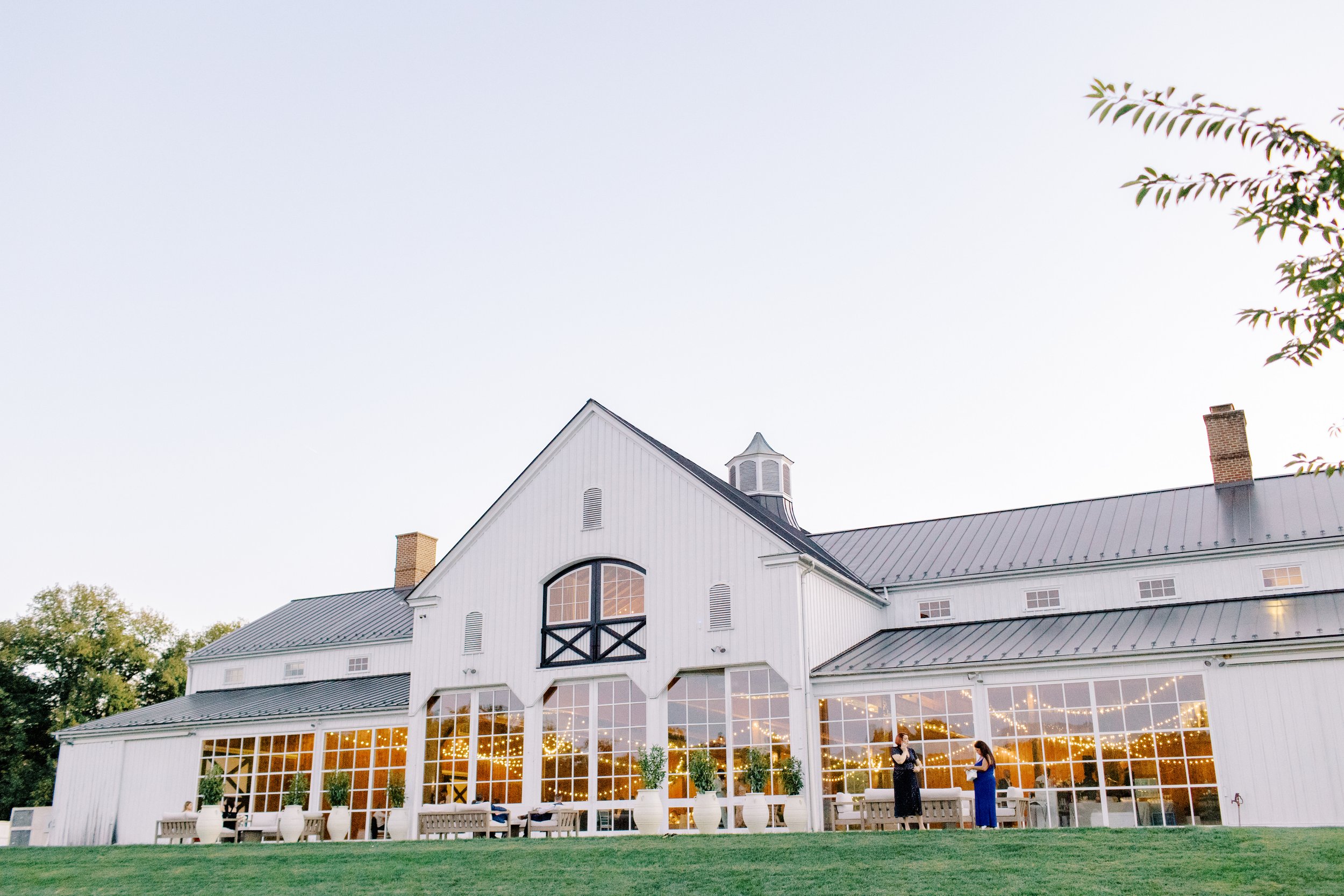 Sidney Leigh Photography Fall, Classic, Barn, Ceremony, Lighting, Green
