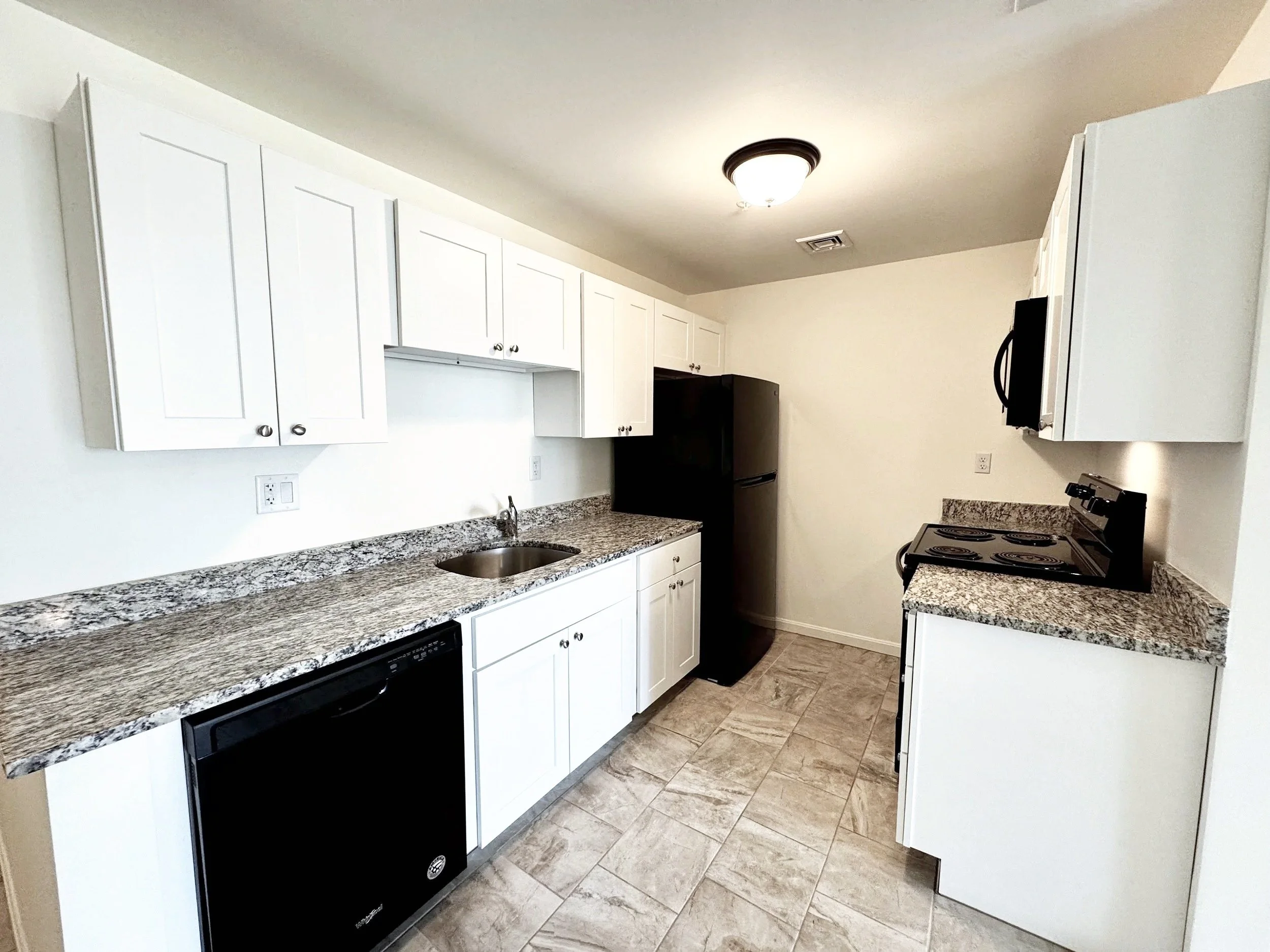 Lilac Garden: 2/1 - #418 - Available NOW! *W/D in unit* $1995