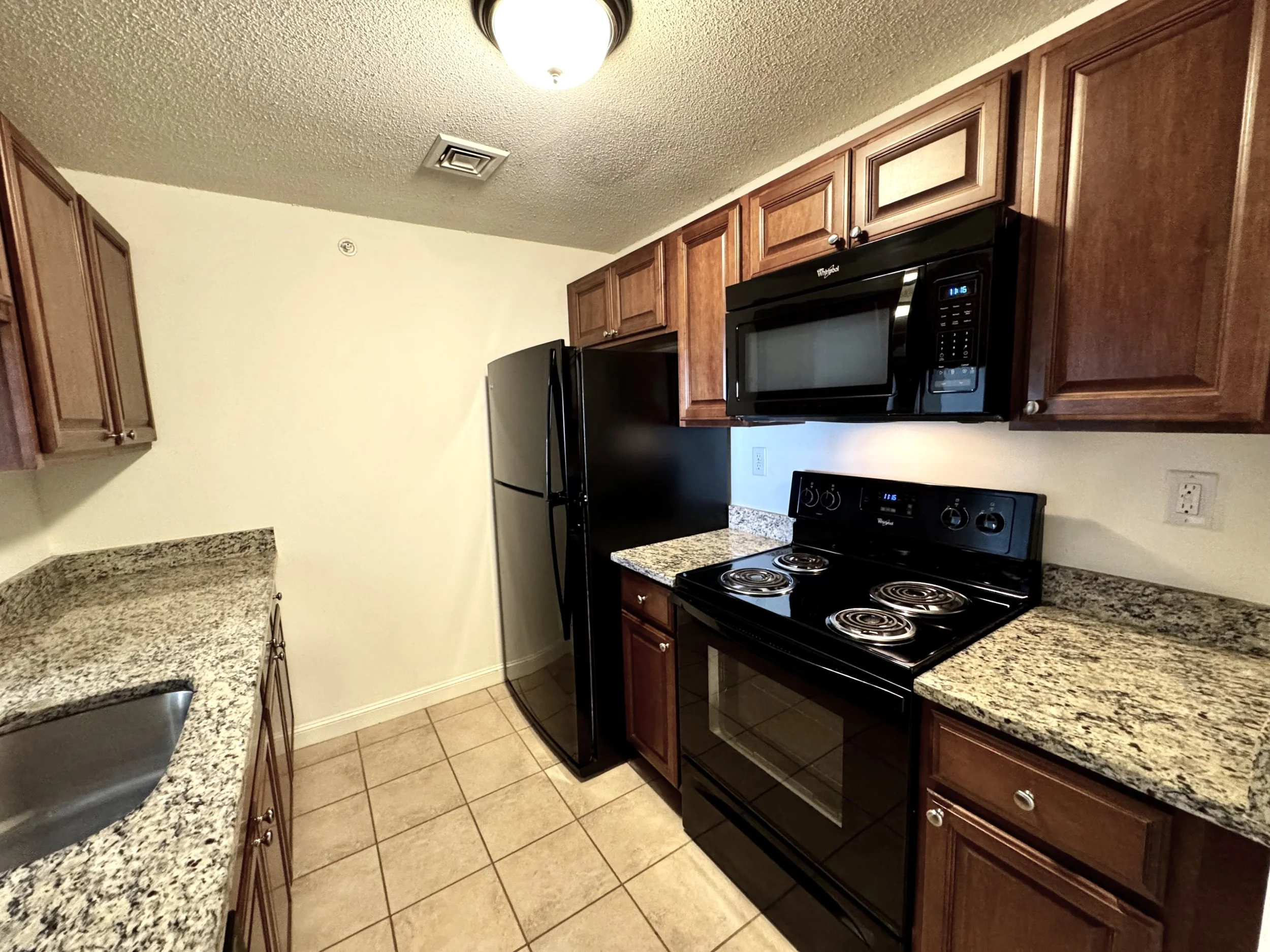 Kitchen 1.jpg