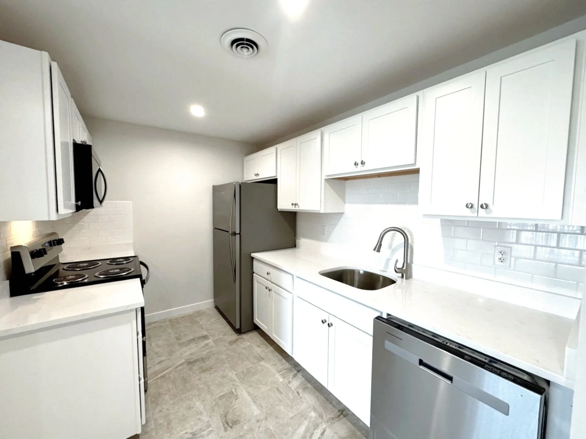 Quartz Collection: 2/1 Unit 532 Available NOW — Apply Today! $2100