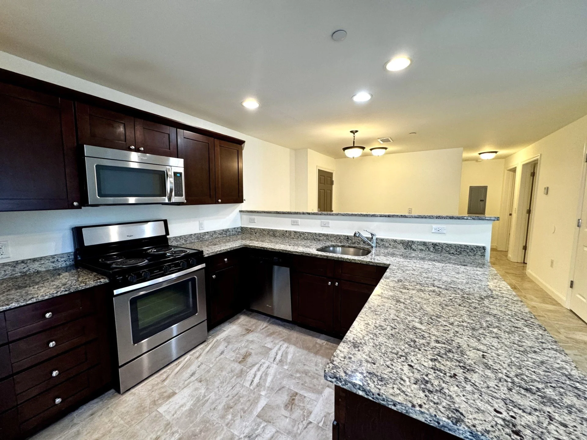Kitchen another view 2.jpg