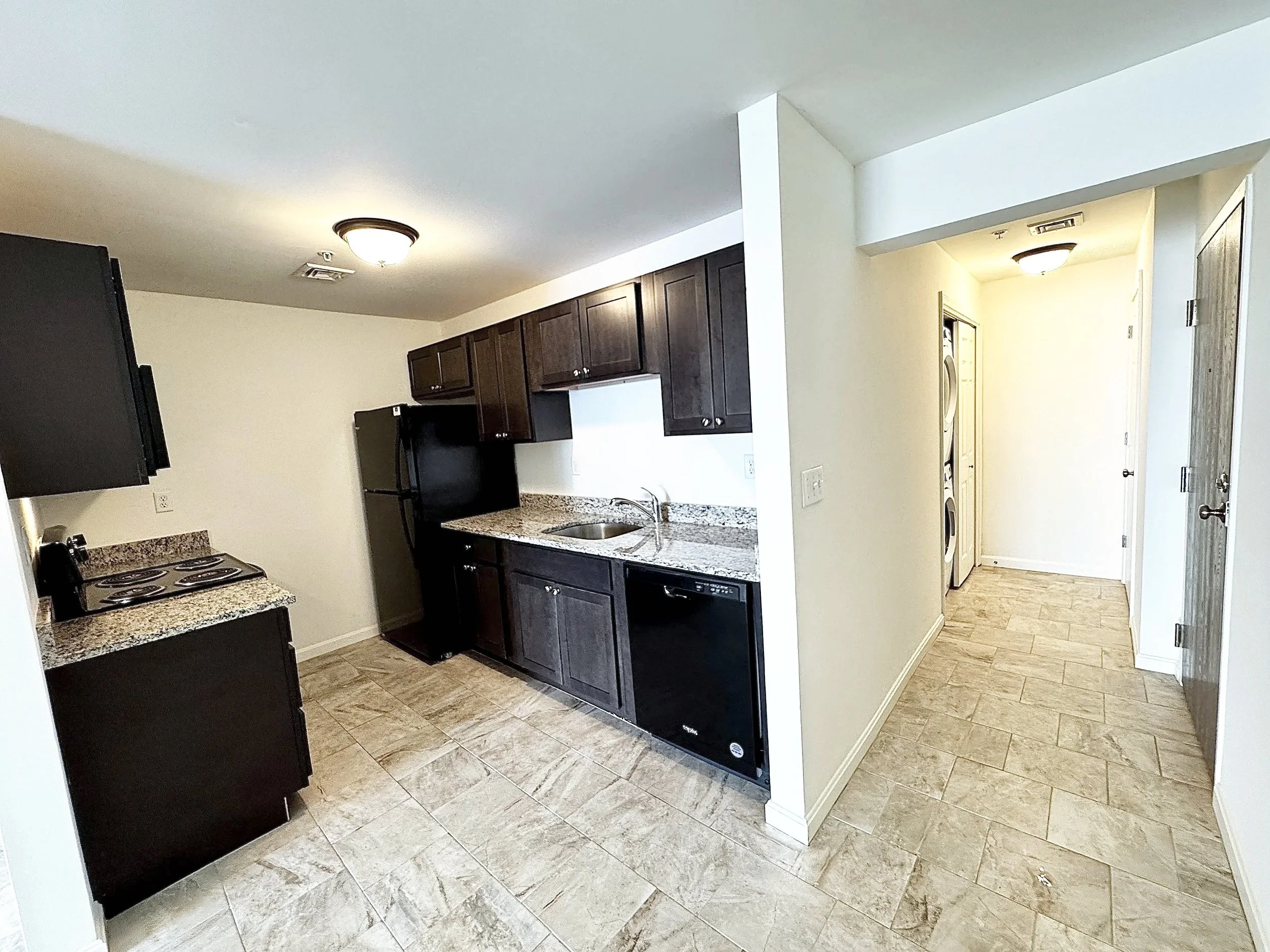 Lilac Garden: 2/1 - #312: $1995 *In-Unit W/D for Ultimate Convenience*