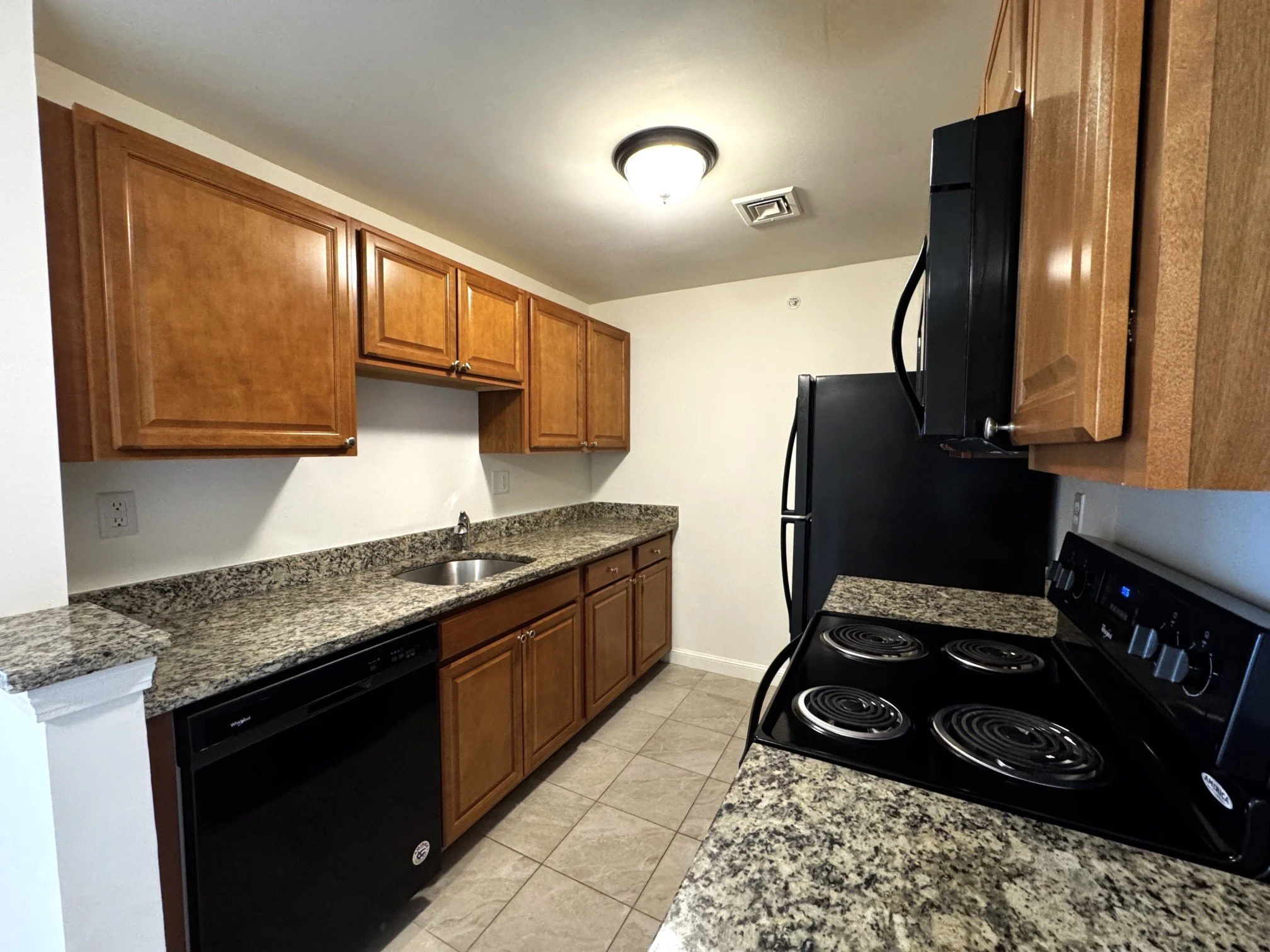 Kitchen 2.jpeg