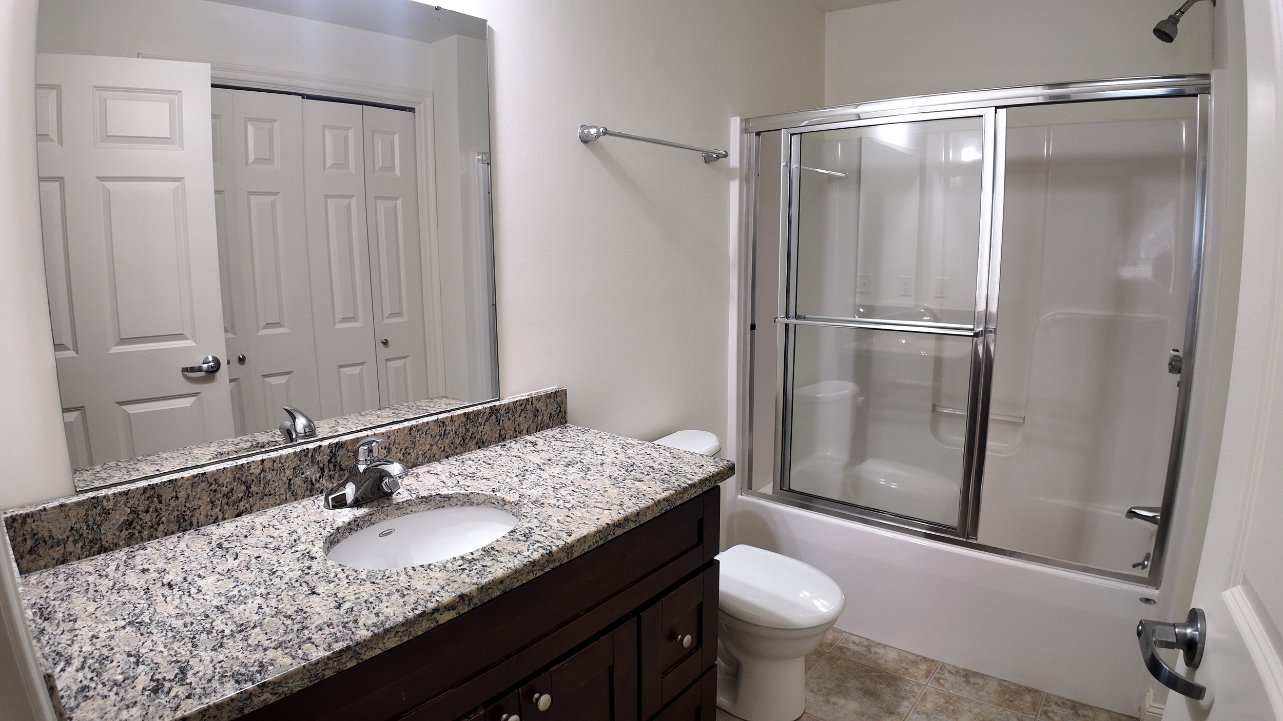 Main Bath w WD.JPG