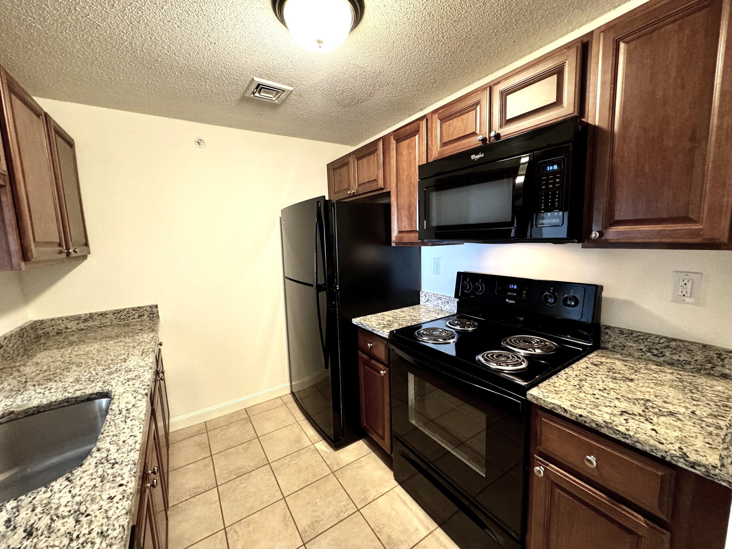 Kitchen 1.jpg