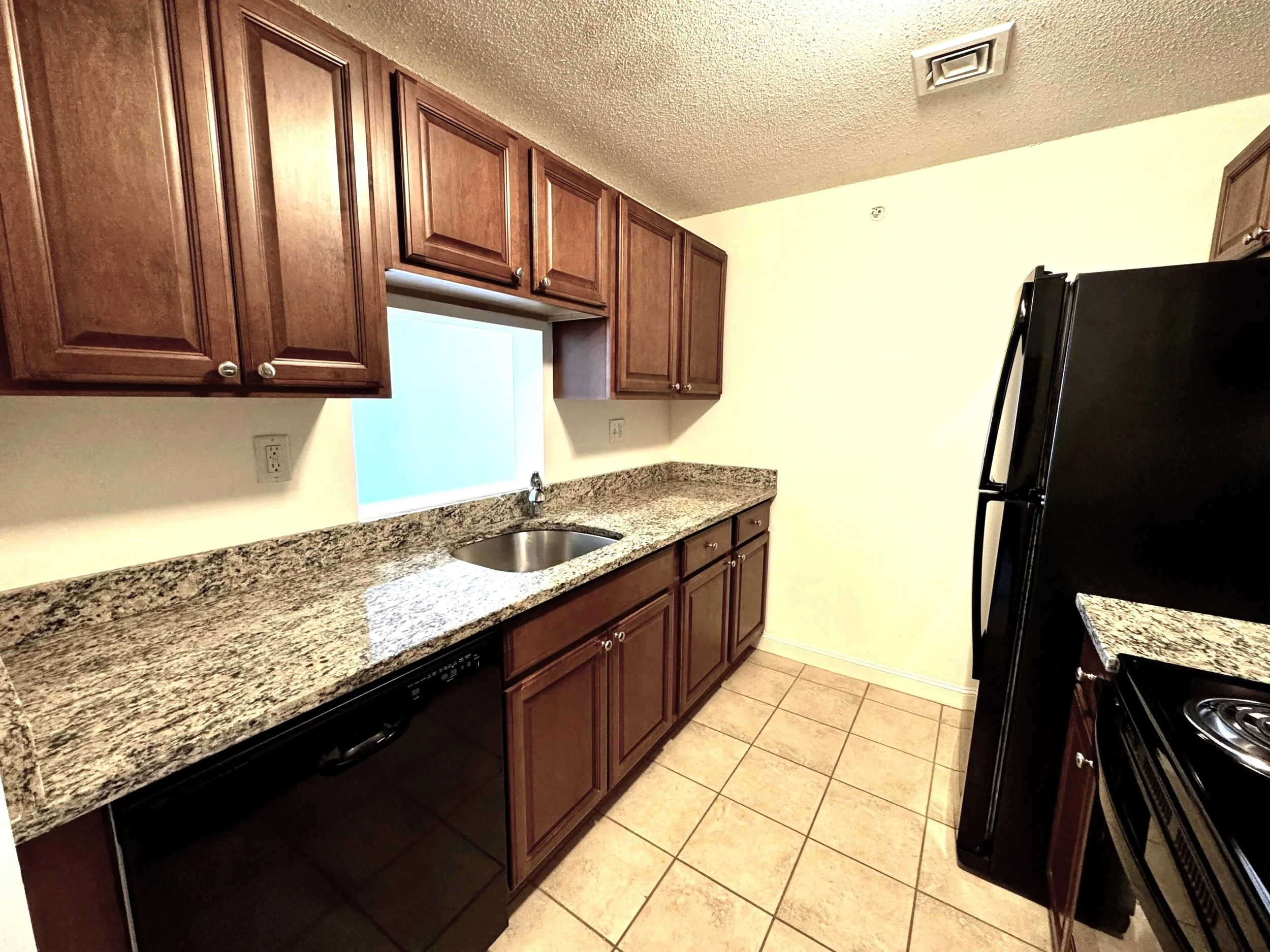 Kitchen 2.jpg