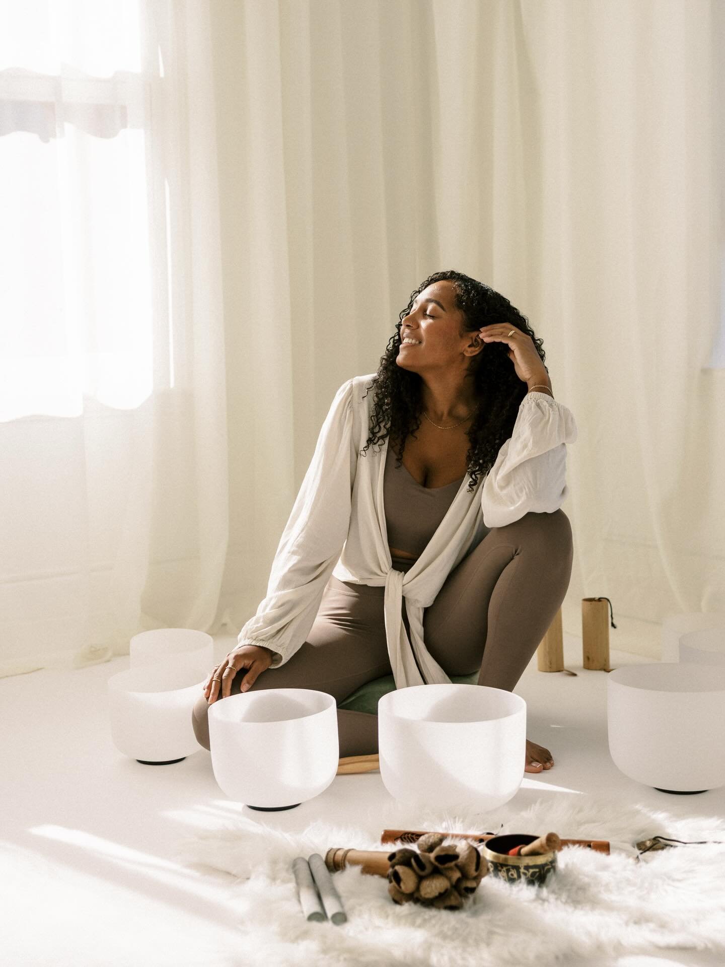 A shining soul gifting us with the beauty of sound. @lesleyannparris to experience her sound healing is to be at peace.