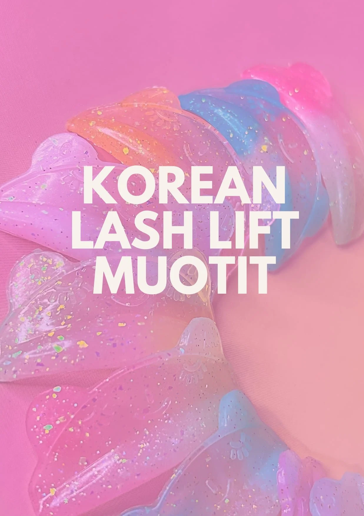 Korealaisia ripsiliinoja ja kerroksittain lakattuja, glitterillä koristeltuja lakkikyniä pinkillä taustalla.