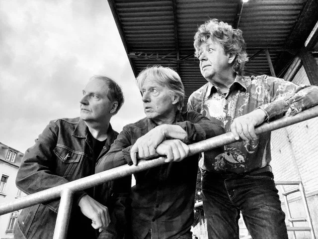 SISTER YOUNG (CH)  &amp; MOONDOGSHOW (CH) MIT PINK &amp; PASCAL