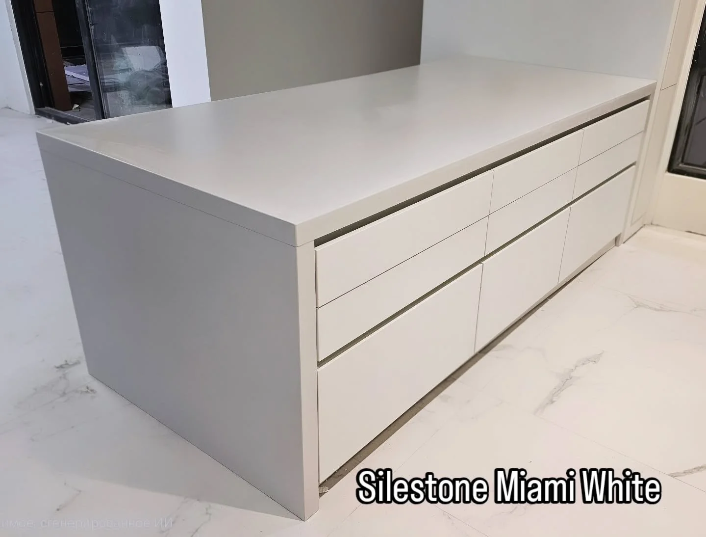 Silestone Miami White 🤍
Radna ploča i kuhinjsko ostrvo &mdash; čiste linije i moderan izgled.
Podizanje kranom na 6. sprat i precizna montaža.
Dizajn projekta: @veronicaostrovskaya

Silestone Miami White 🤍
Столешница и кухонный остров &mdash; чисты