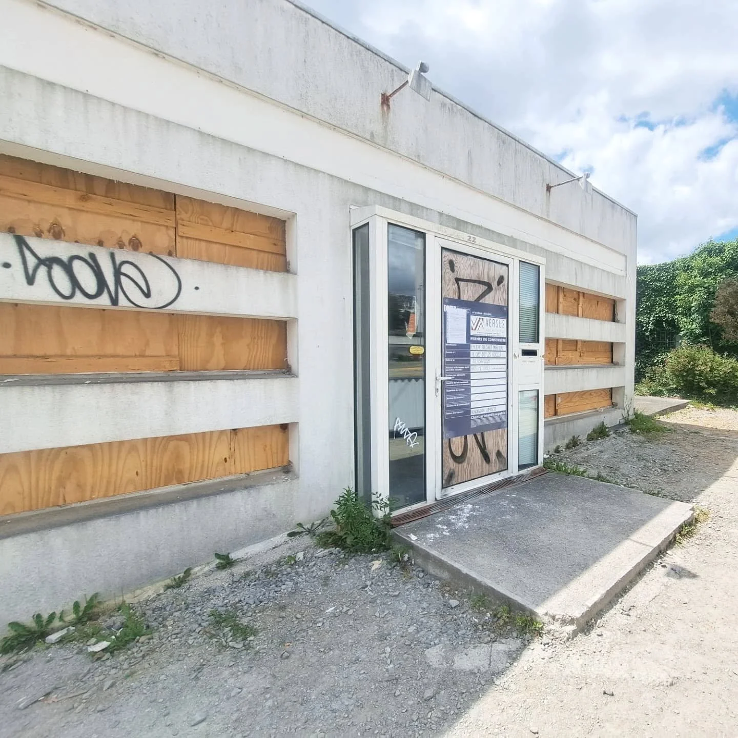 Nous sommes ravis de vous partager ce chantier de r&eacute;novation compl&egrave;te d'un b&acirc;timent tertiaire pour accueillir l'&Eacute;picerie Solidaire &agrave; Bellevue.
Au-del&agrave; du projet audacieux, nous avons eu l'immense satisfaction 