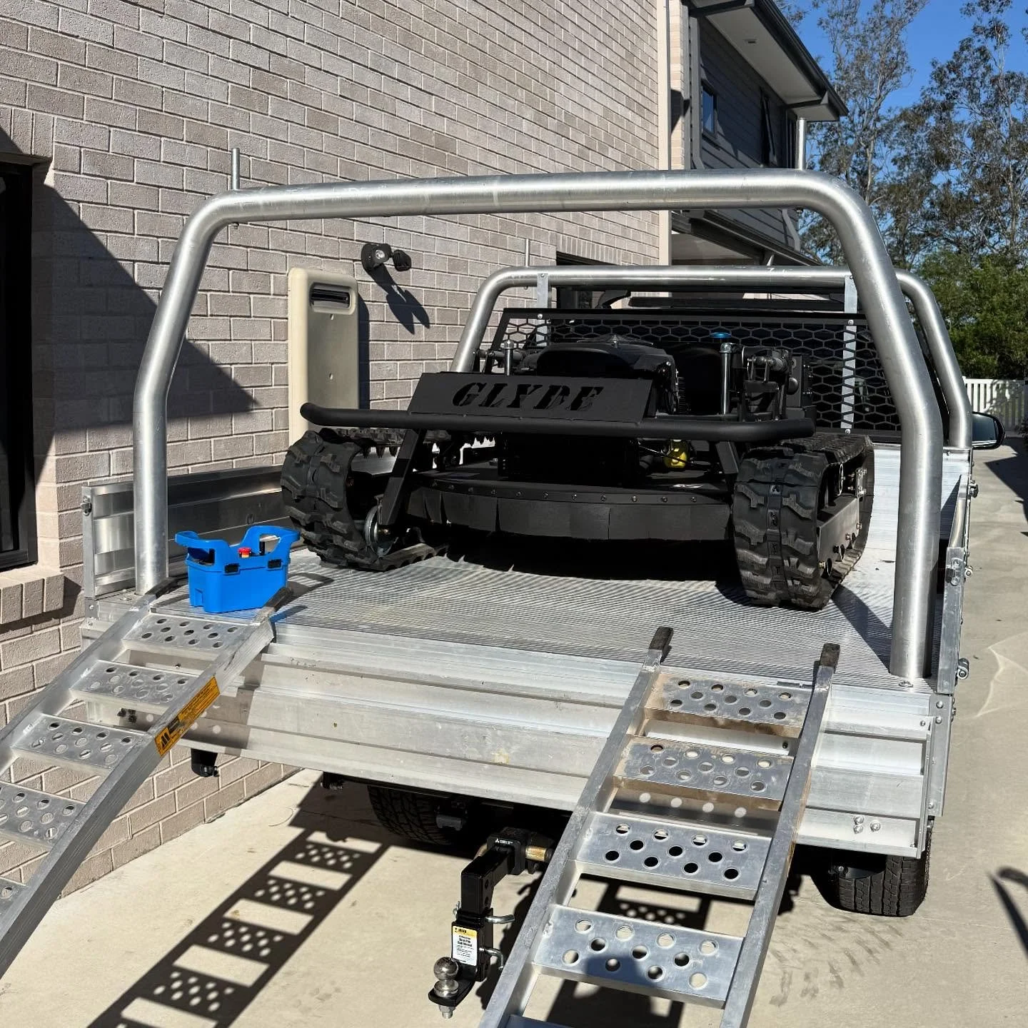Did you know the AutoSlasher fits in a standard cab chassis Ute tray? 

If you&rsquo;ve ever driven a ride-on mower up ramps into a tray you&rsquo;d know it&rsquo;s hairy at the best of times. 

With the AutoSlasher, just stand back and use the remot