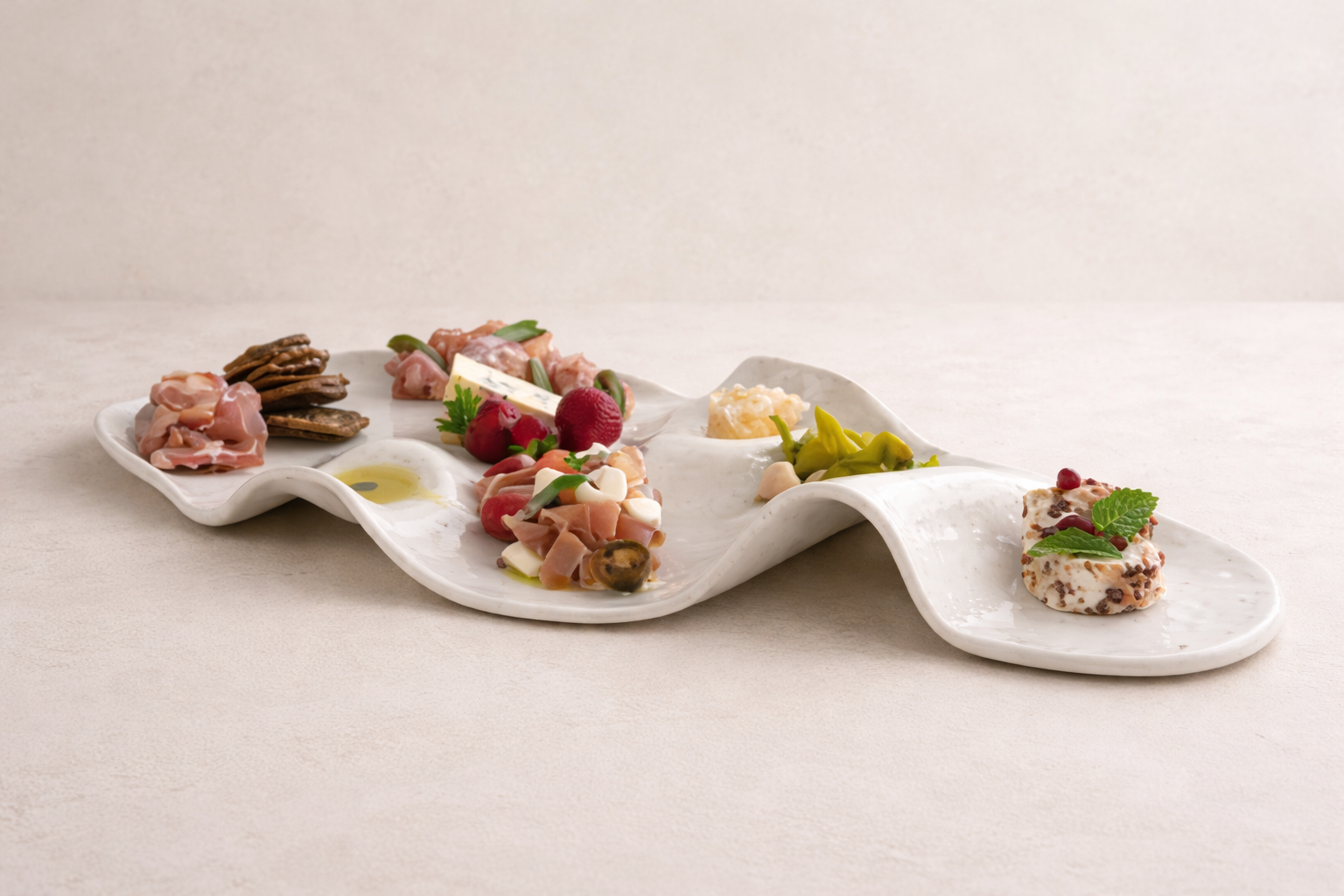 The Wavy Platter (Ivory Matte)