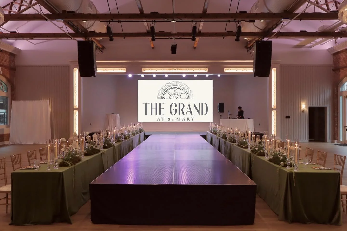 What an incredible day spent wrapping up the year&rsquo;s group events with our amazing @charlestonplanners crew at @thegrandchs! 🥂 This venue, located right in the heart of downtown Charleston, is absolutely stunning. They have created a gorgeous, 