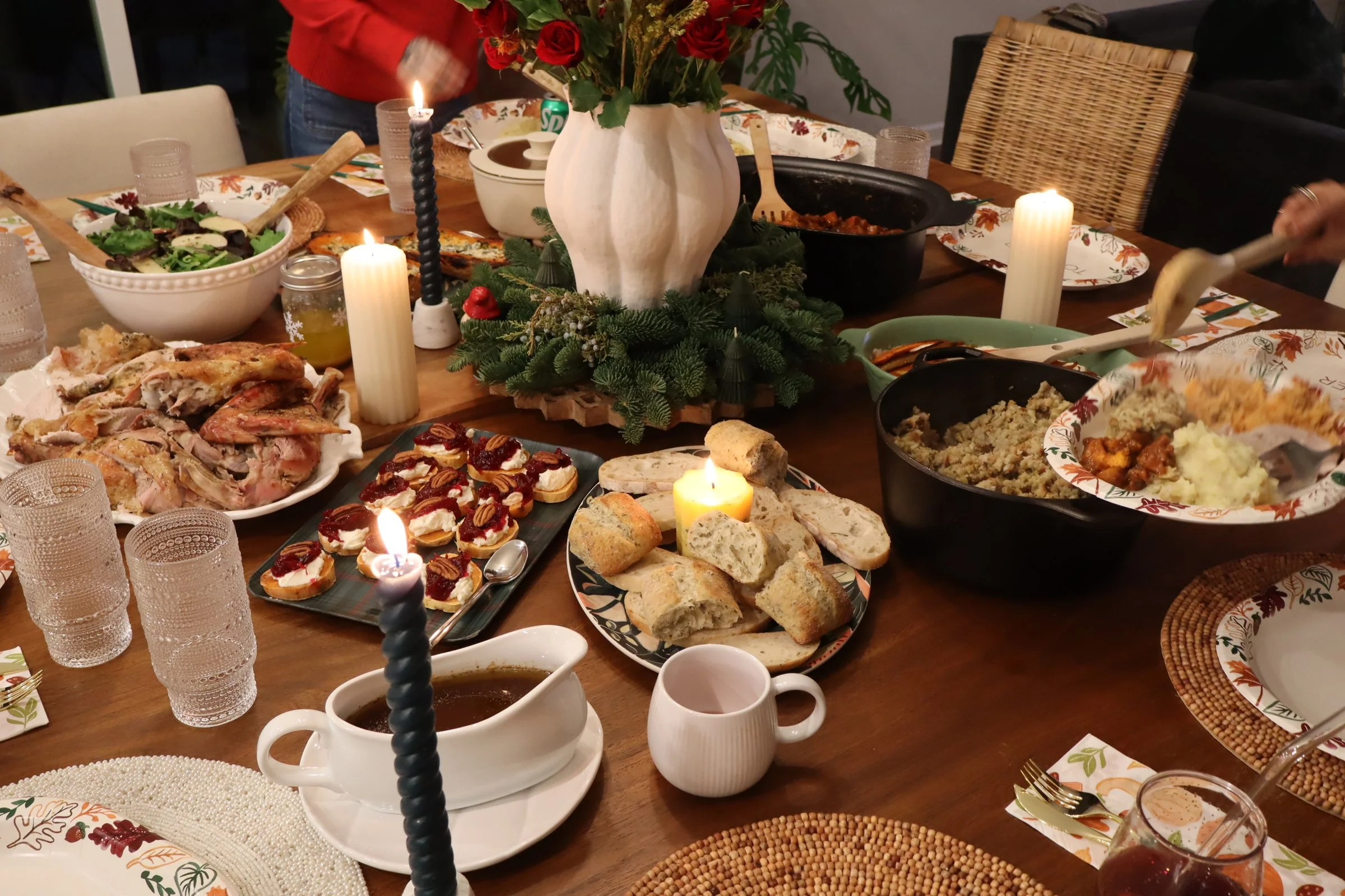 The Host's Handbook: Mastering the Art of a Luxurious Thanksgiving Dinner