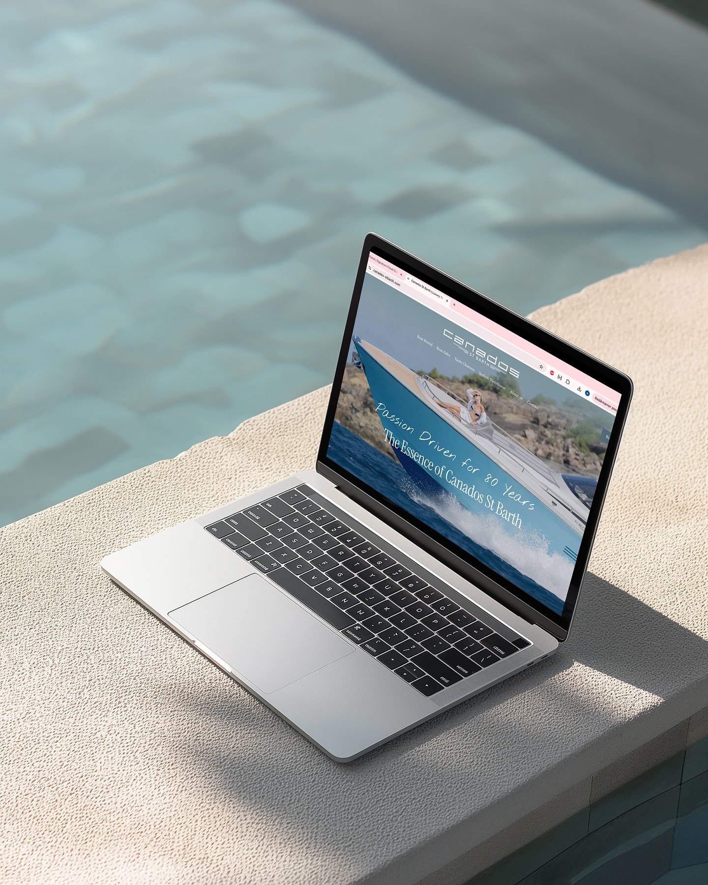 Tr&egrave;s heureuse d&rsquo;annoncer la mise en ligne du site @canados_stbarth 
Une identit&eacute; digitale &eacute;pur&eacute;e et &eacute;l&eacute;gante pour mettre en lumi&egrave;re leur activit&eacute; de vente et de location de bateaux de pres