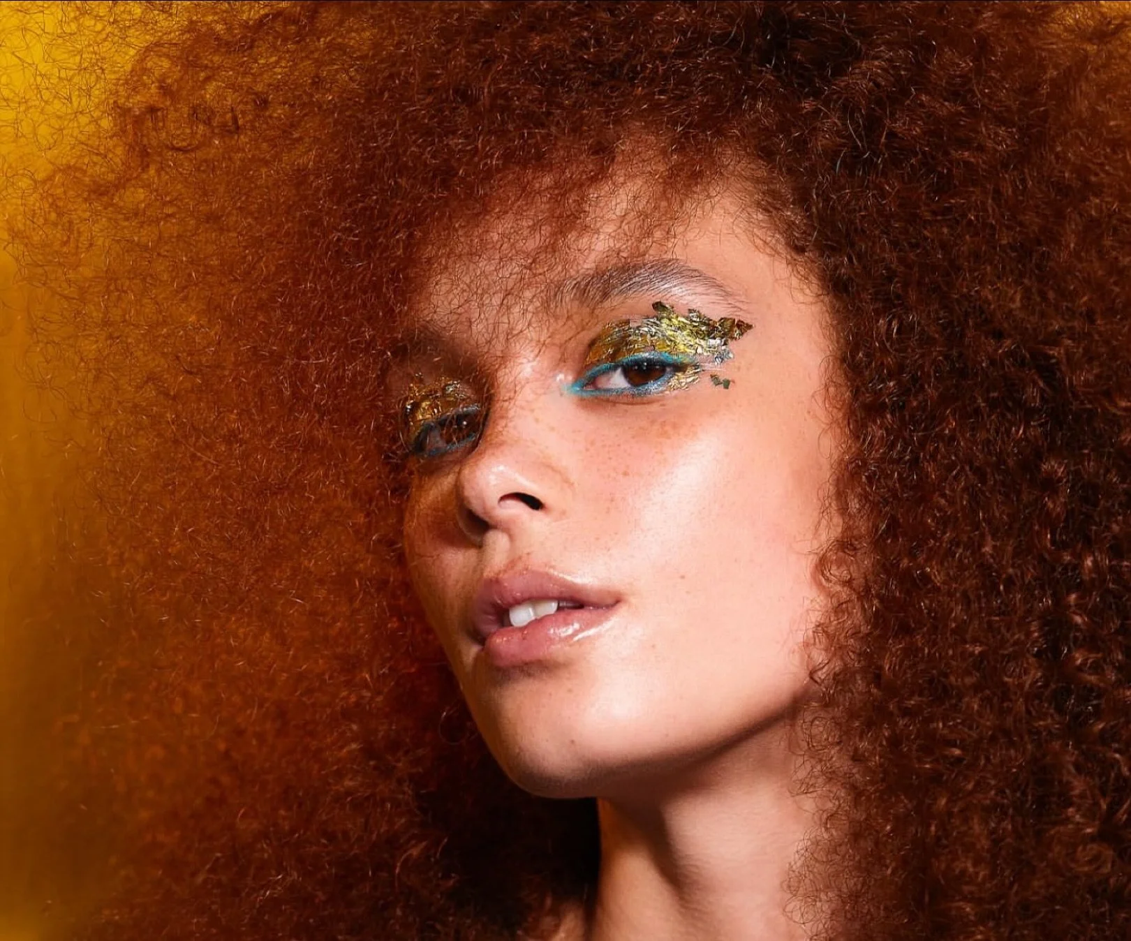 #robinschoenmakeup Posted @withregram &bull; @ericaallenstudio BEAUTY MONDAY ALERT  @ohhmonica from @jagmodels  MU @robinschoenmakeup  Hair @ceciliaromerohair