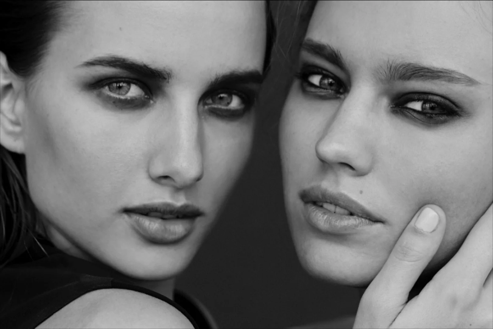 CONGRUENCE #sundayvibes #similarities #sameness #connection #cinematic #timeless #soulful #portrait #rawmakeup #blackandwhite #fb @arthurbelebeau #robinschoenmakeup