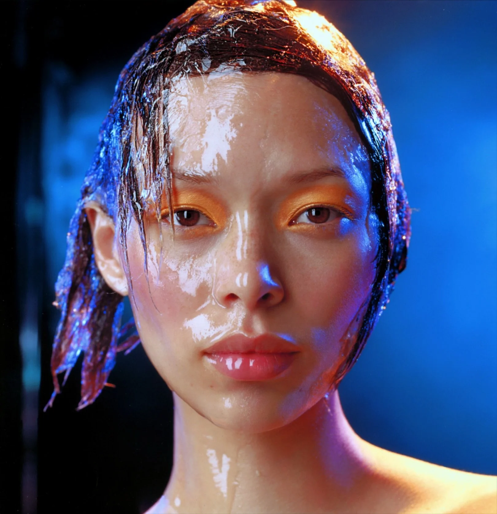 BABY, IT&rsquo;S COLD OUTSIDE 🧊  #frozenbeauty #coolvibes #beneaththesurface #colorwash #flushed #frozen #orangecreamsicle #fb #fromthearchives @suza_87 @staceykuehnjustme #robinschoenmakeup