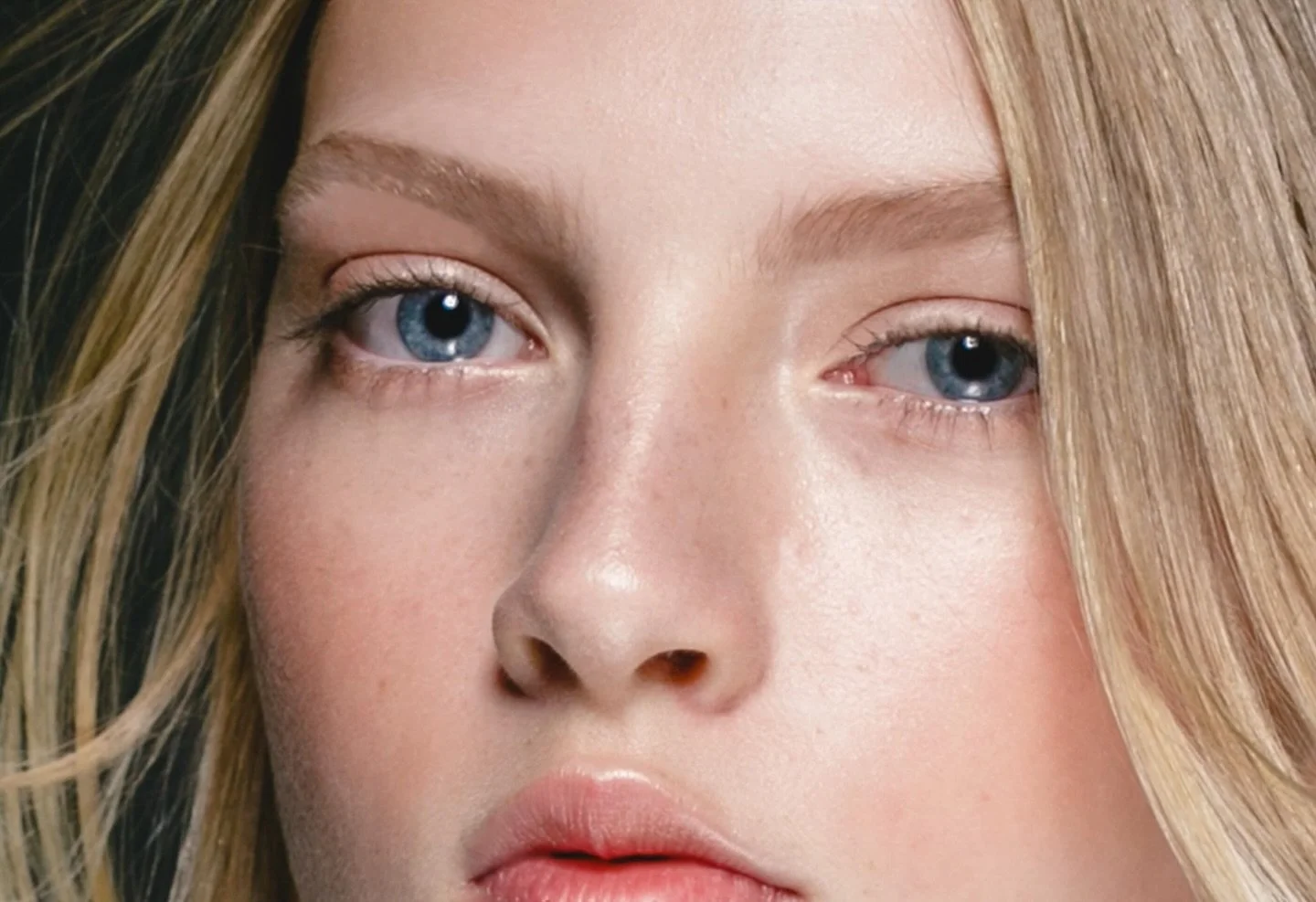 THE BEAUTY RESET NO ONE IS TALKING ABOUT (BUT EVERYONE IS CRAVING) 😉 Curious? Check out my new article in @oceanbluemagazine and start the #newyear off feeling authentically YOU! (Link in bio) #authenticbeauty #allaboutyou #makeup #robinschoenmakeup