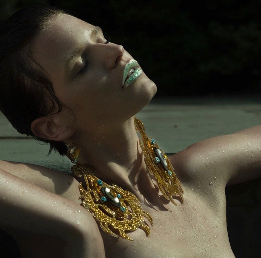 Cooling Off With Metallic Mint 💦

Scintillating iced-metallic lips that catch the poolside light and command attention.

#editorialbeauty #icy #summerglam #metallics #robinschoenmakeup