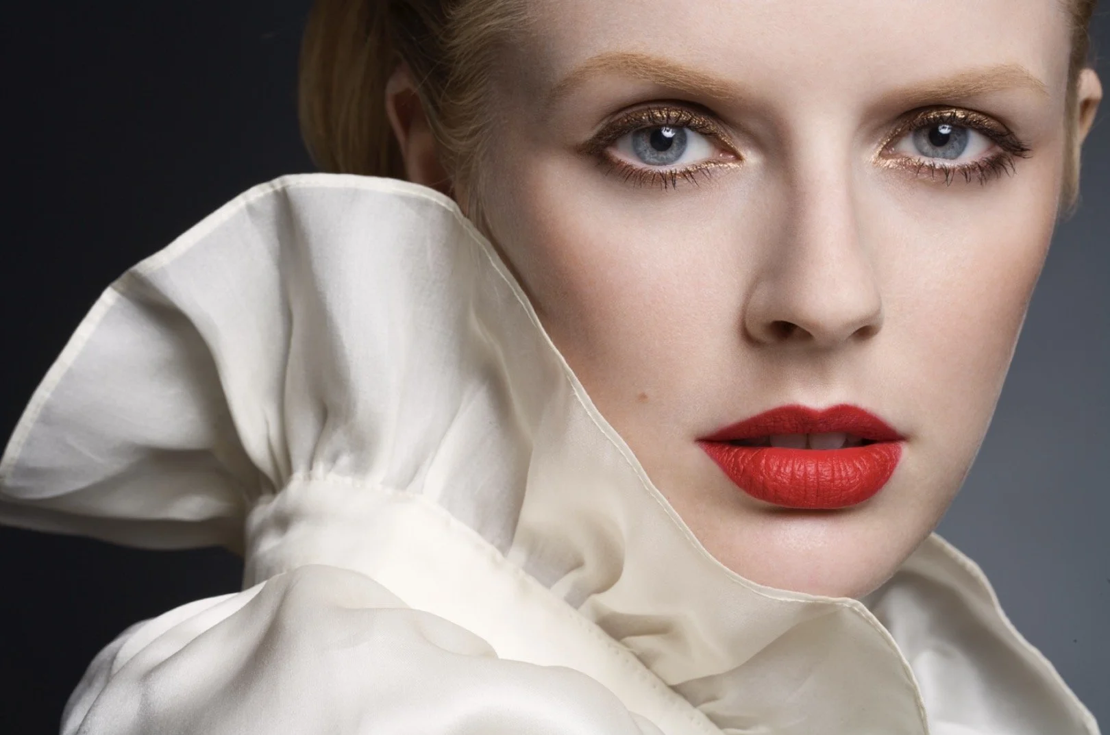 Red carpet ready editorial makeup application for events and photography by Robin Schoen