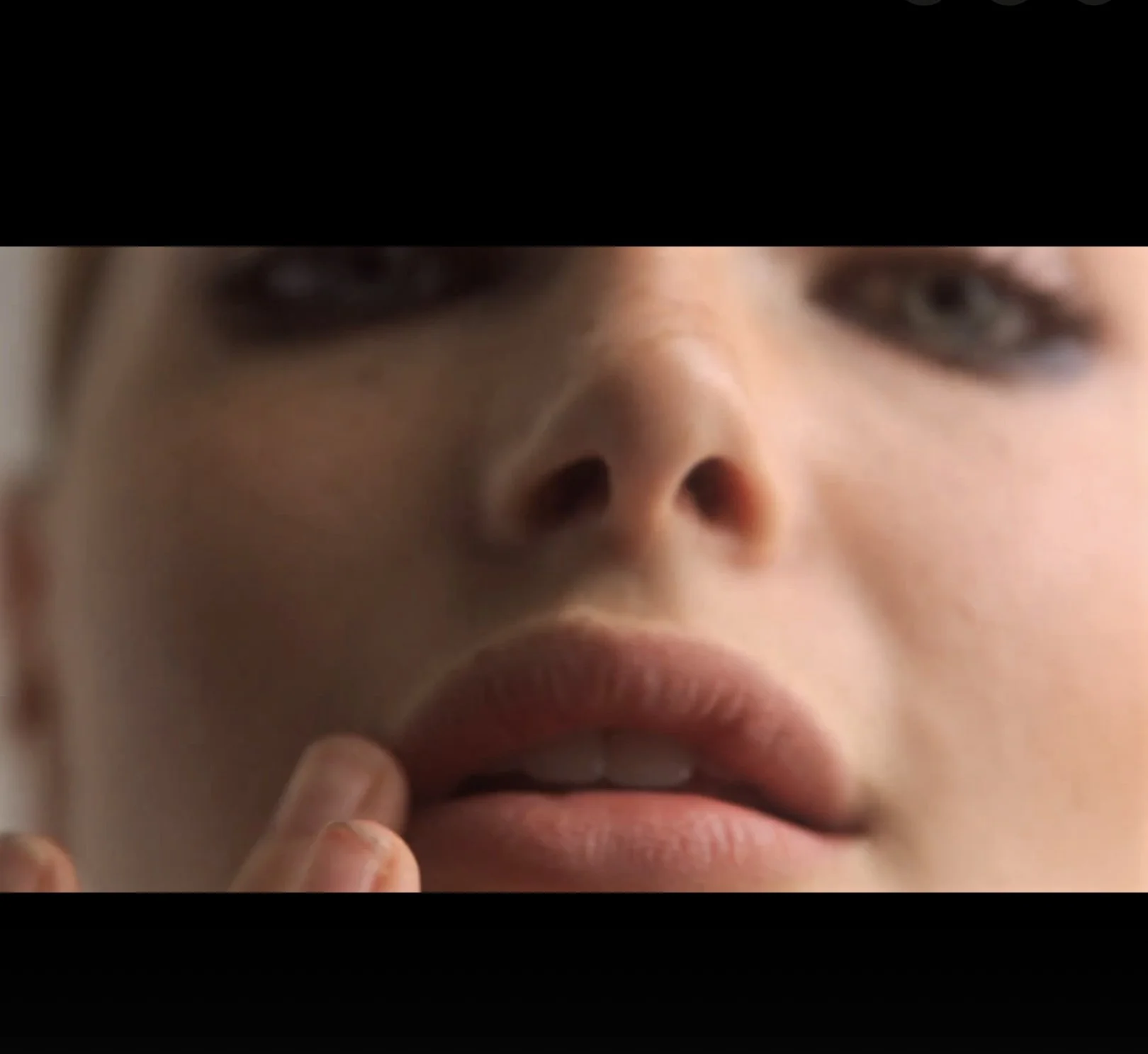 Virtual makeup consultation and online beauty advisory with NYC Artist Robin Schoen