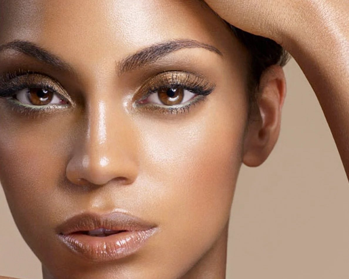 Signature glow luminous makeup technique and skin-focused artistry in New York City by Robin Schoen