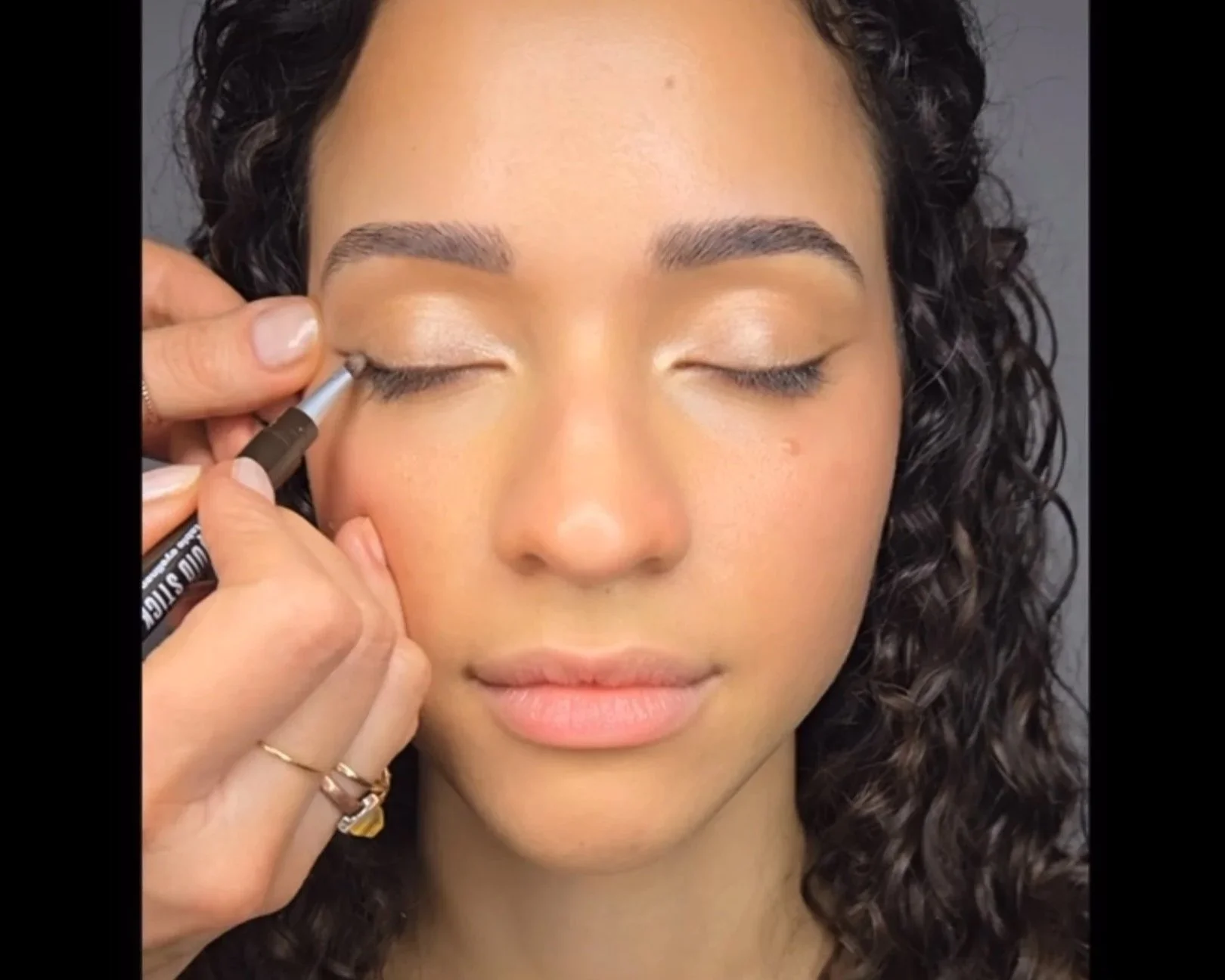 Private one-on-one makeup masterclass and personalized beauty instruction in NYC by Robin Schoen 